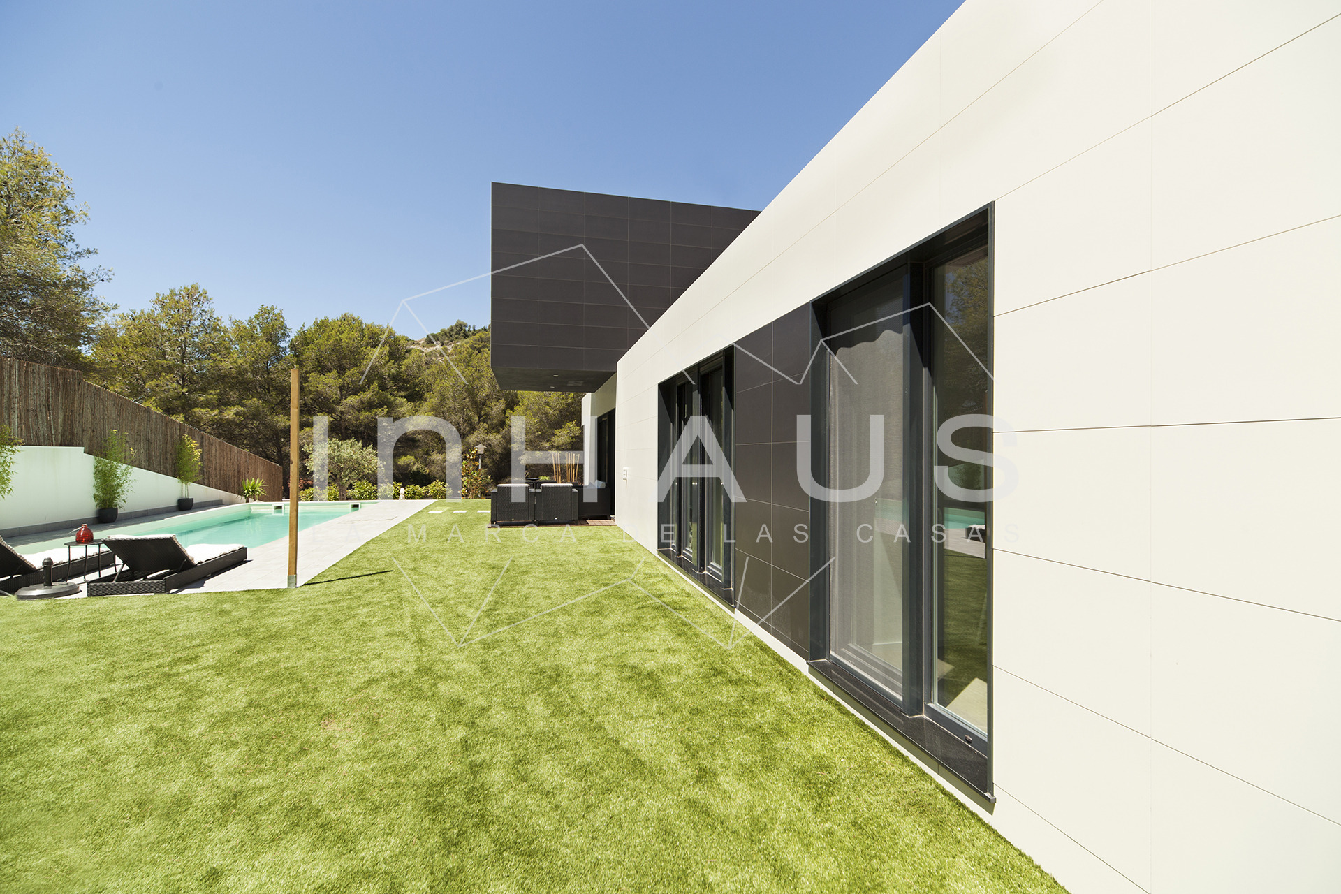 巴塞罗那简约现代模块化别墅-29