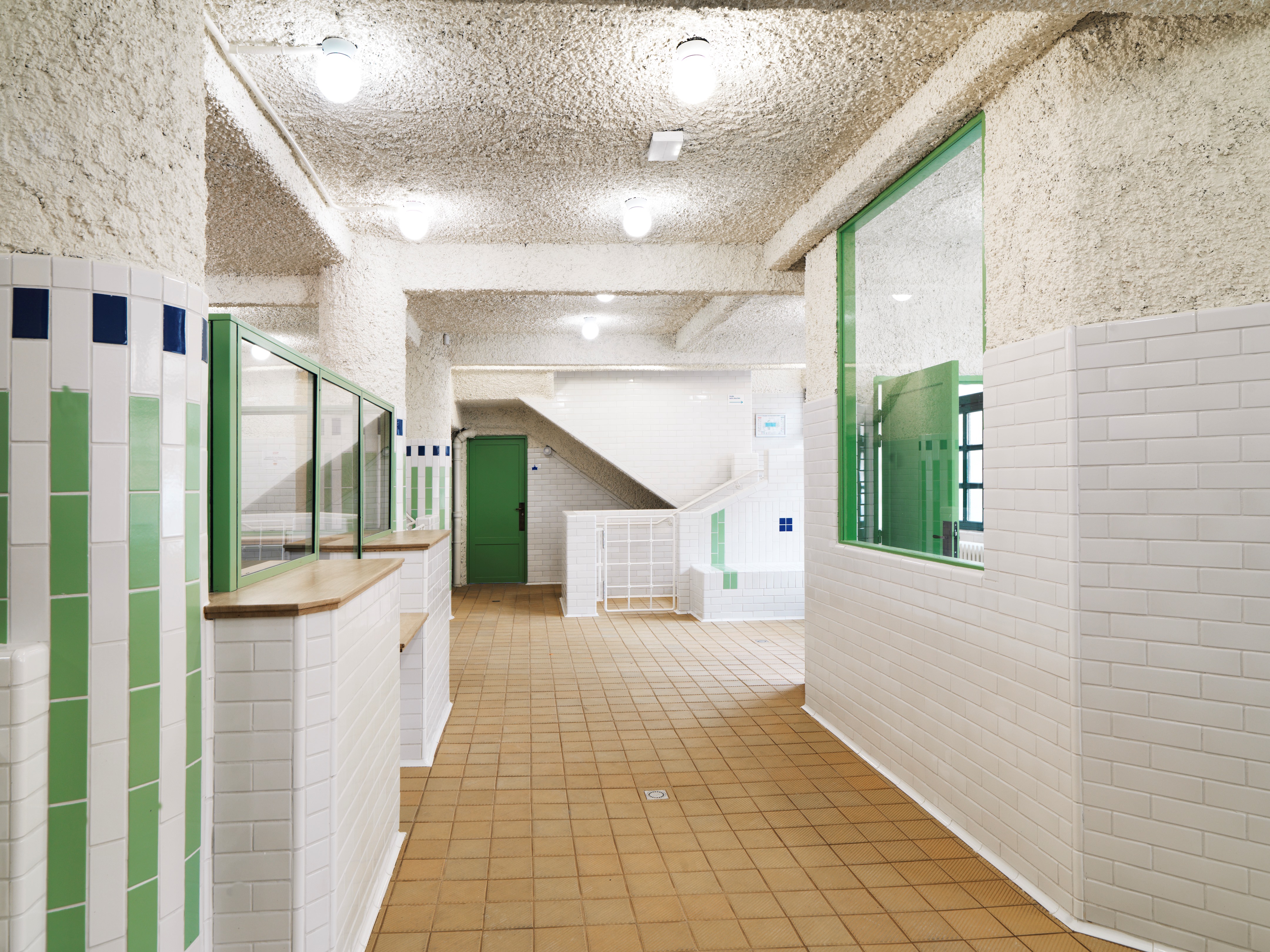 巴黎历史建筑泳池的现代复兴-10