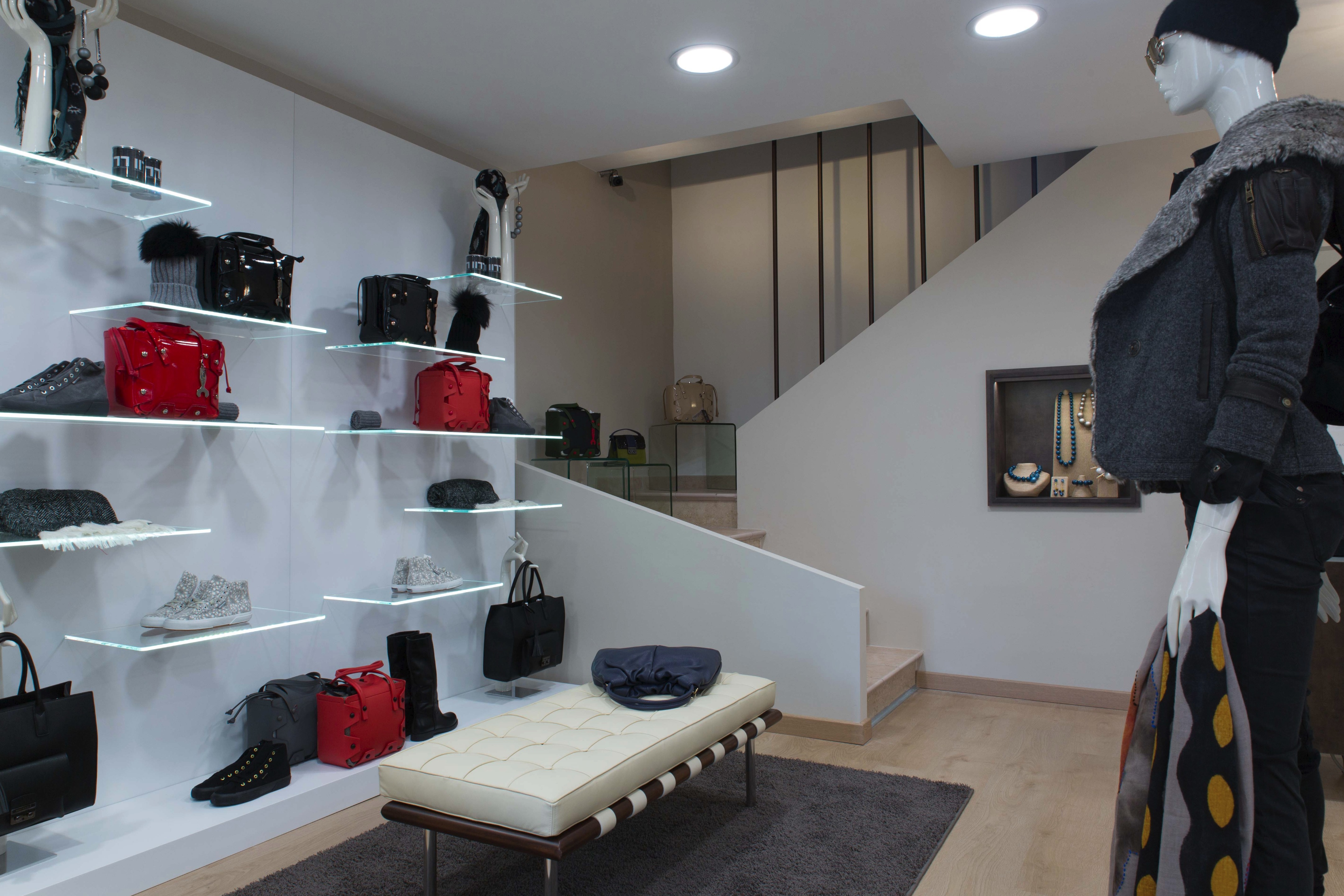 意式女性精品店 | 简约优雅的室内设计-9