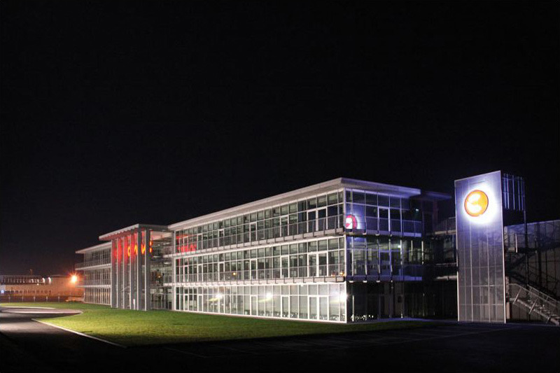 2010 年完成的 Comac 公司工业综合体-0