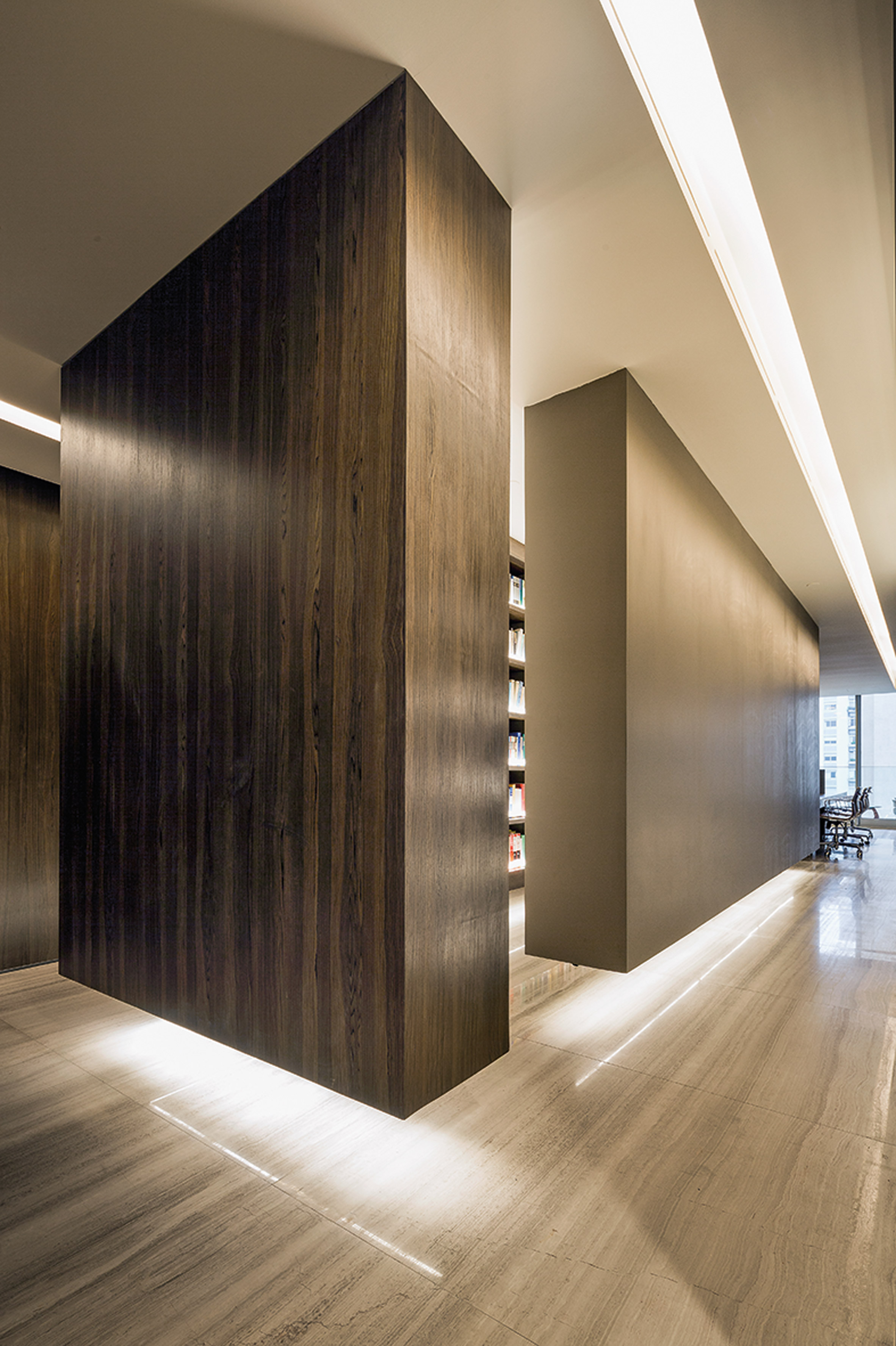 巴西圣保罗法律办公室翻新,阿瑟·卡萨斯用书籍点亮空间-10