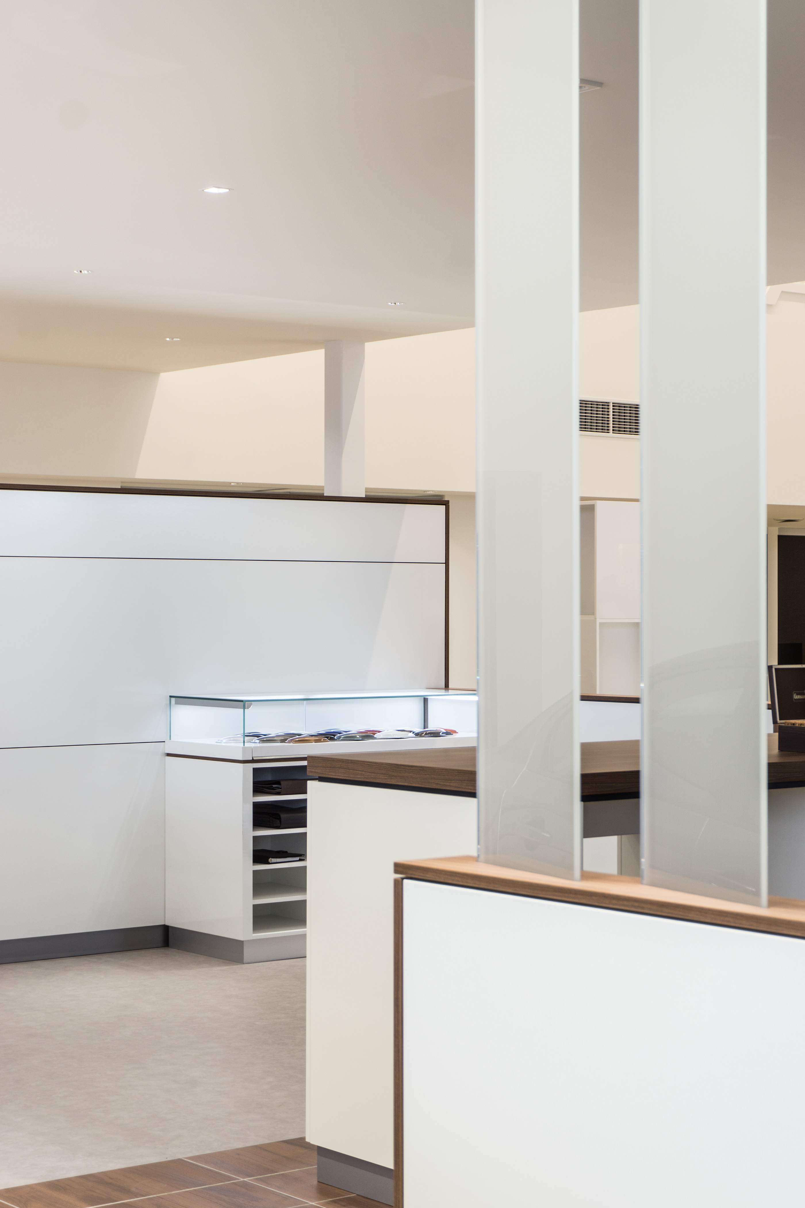 INCHCAPE - Jaguar/Landrover Showroom interior-23