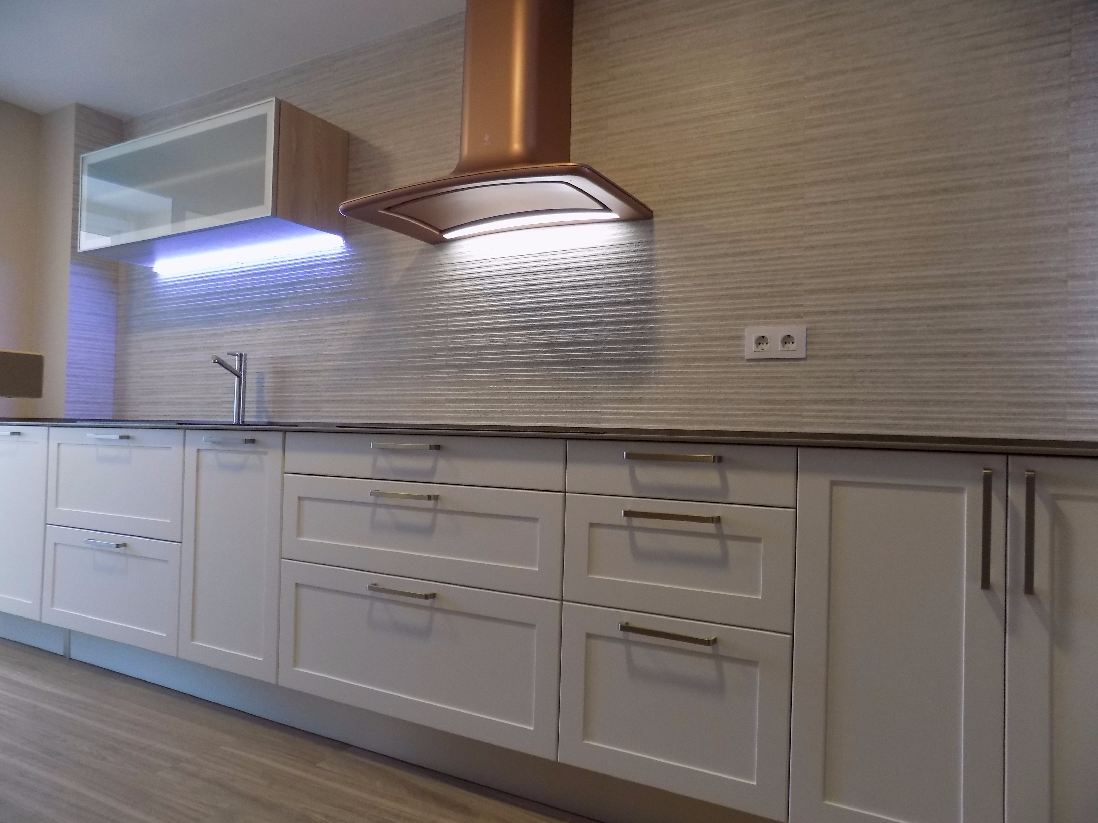 现代复古厨房，工业风与早餐文化的完美融合-18