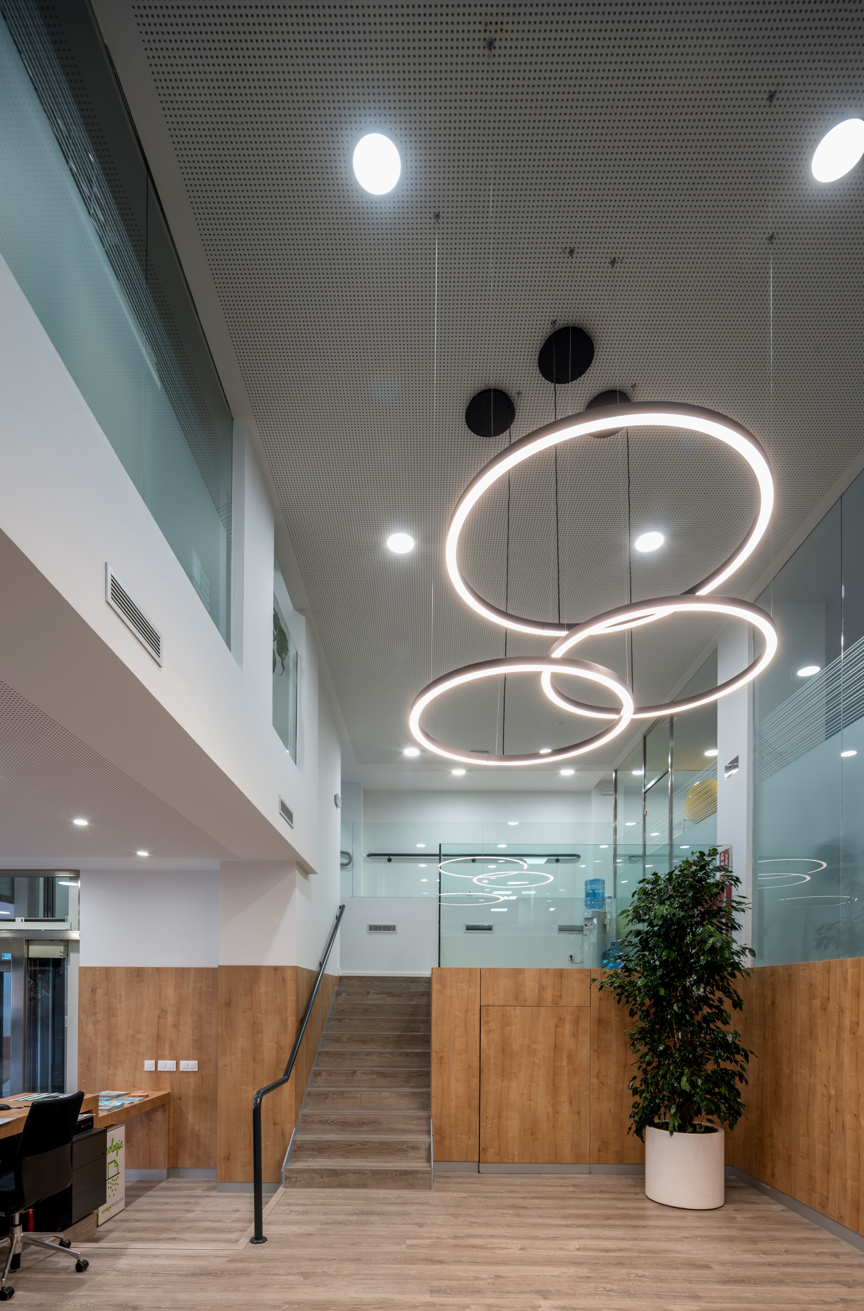 多功能康复中心 · 融入景观的城市医疗空间-0