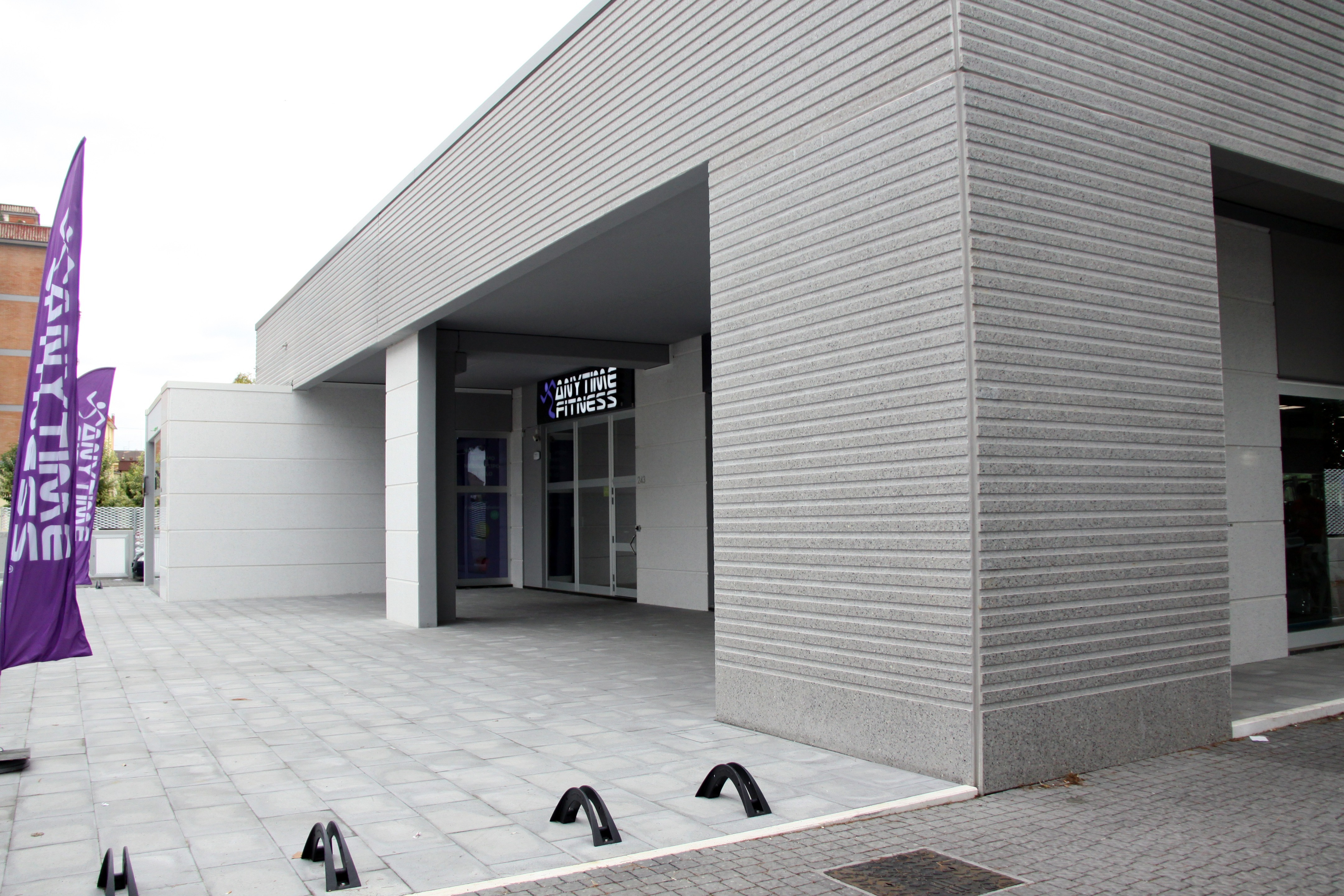 简约风格健身中心,模块化设计展现现代美感-10