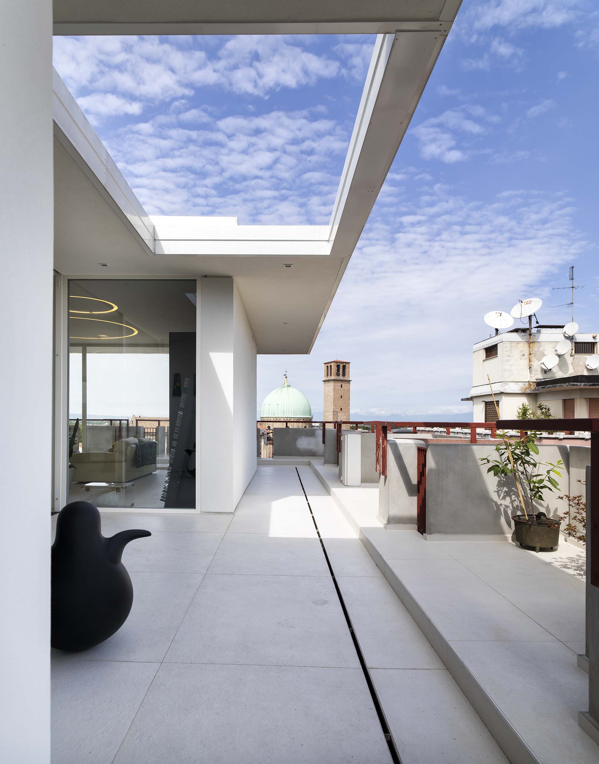 意式风情 Padova 顶层公寓的 360°全景视野-12