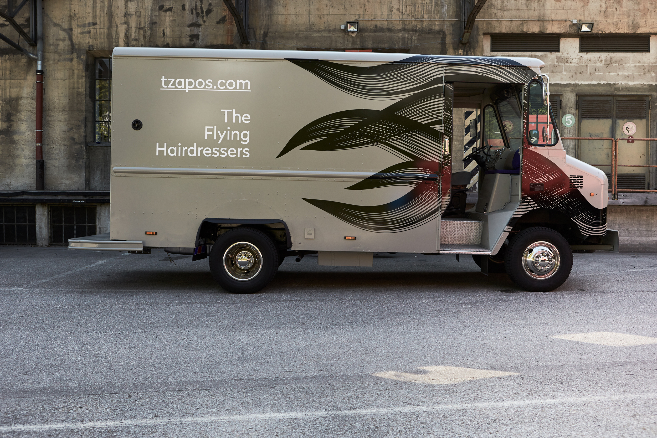 移动自由发艺空间 | “飞翔发艺师”Tzapos 的飞驰创意-0