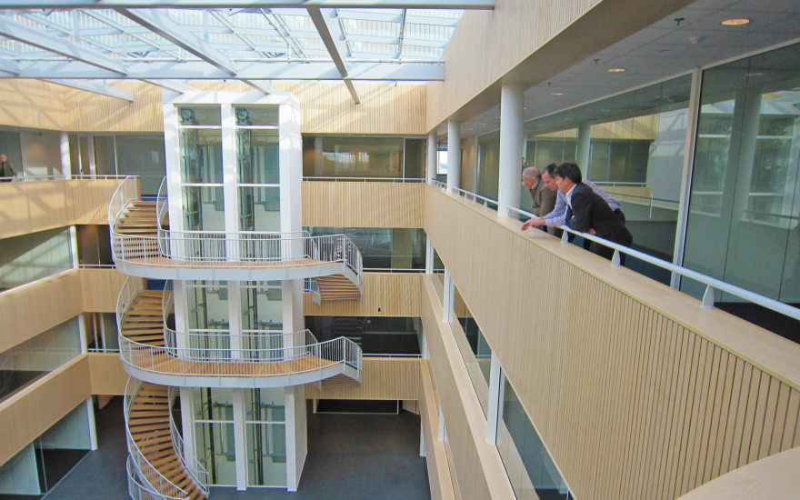 流线型总部大楼 | Inalfa Roof Systems 荷兰办公空间-0