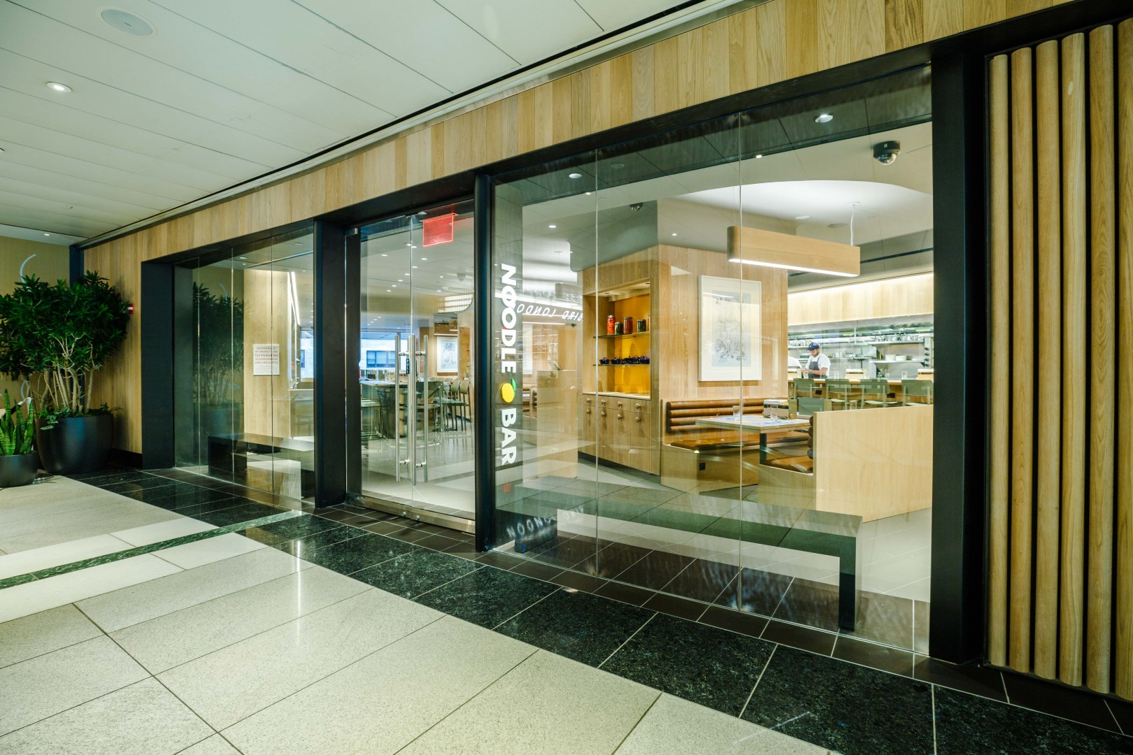 2018 年纽约 Momofuku Noodle Bar 餐厅室内设计-5