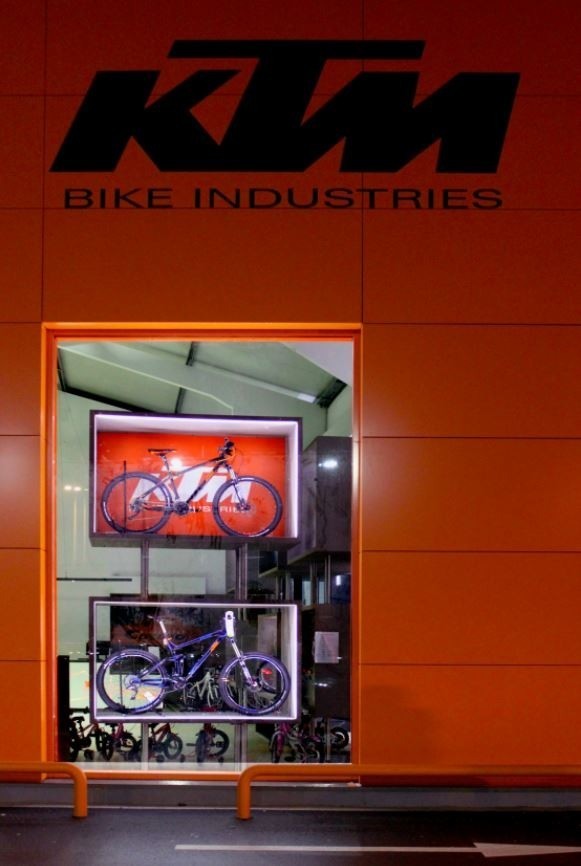 KTM Megastore 室内设计案例-5