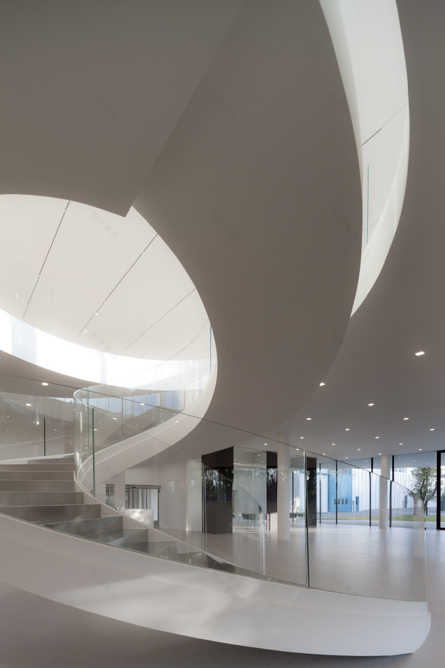 意式风格的 Secco Sistemi 总部办公空间设计-19