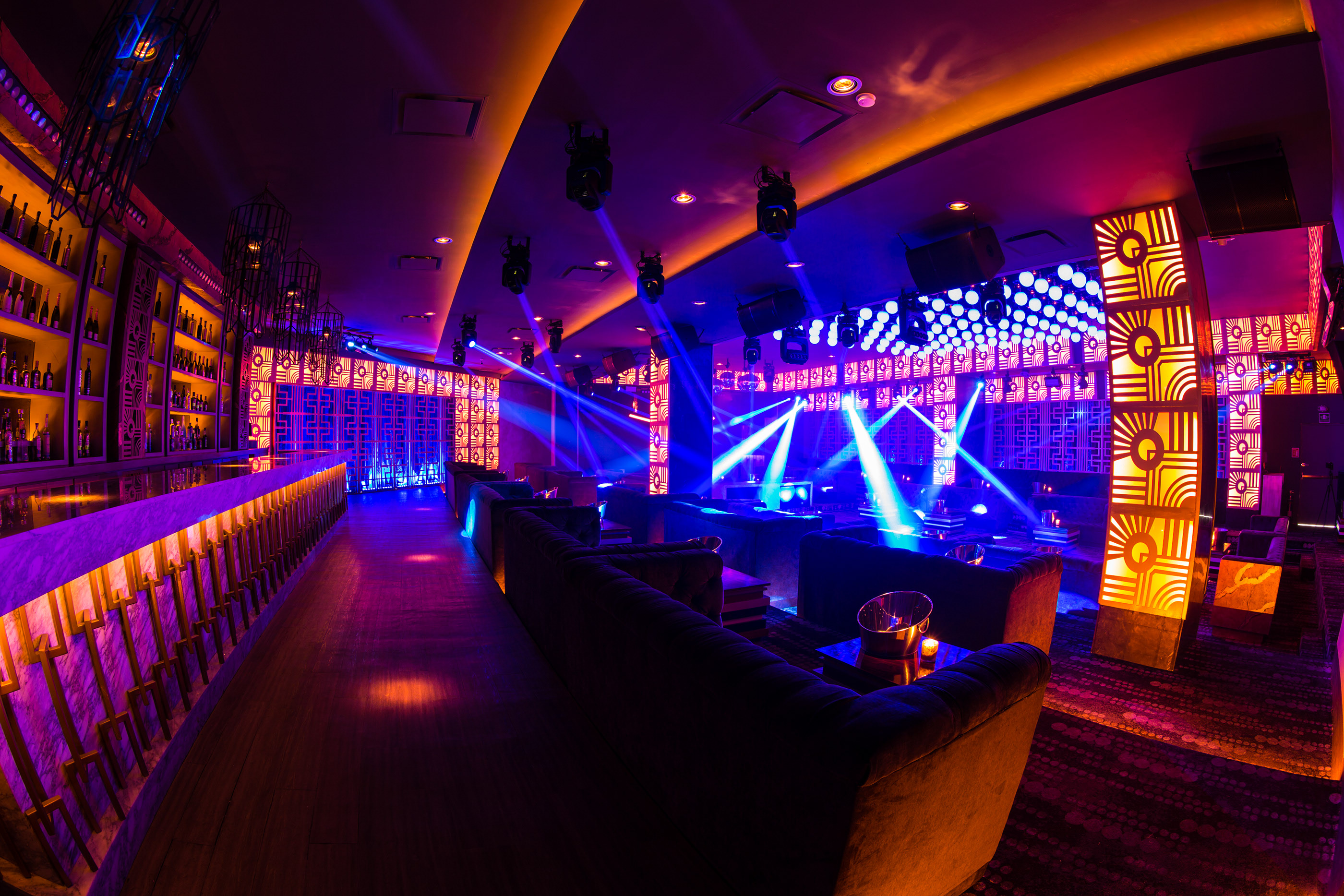 现代科技闪耀墨西哥蒙特雷高端夜店 Bisou-4