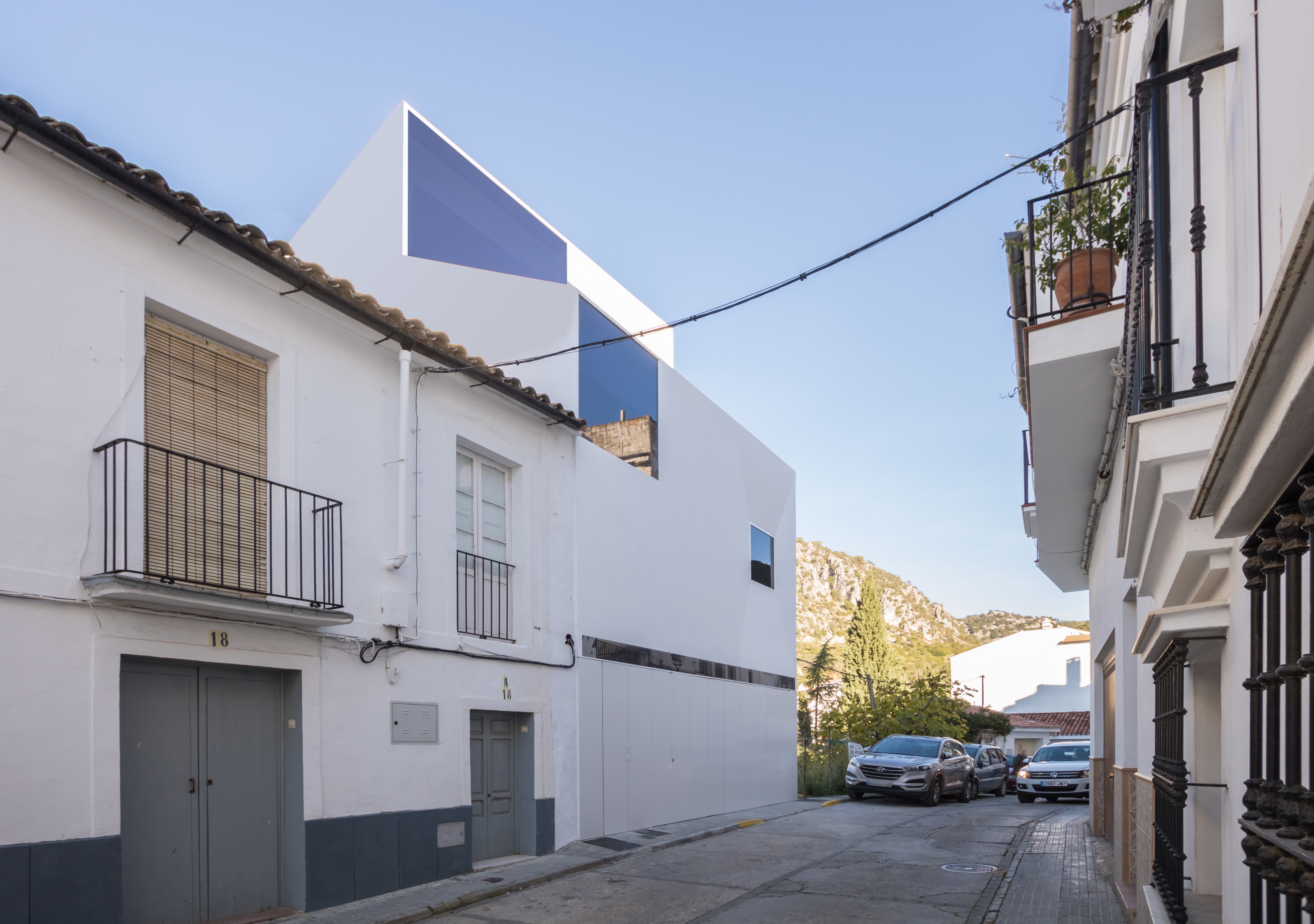 依地势而生的乌布里克单户住宅-1