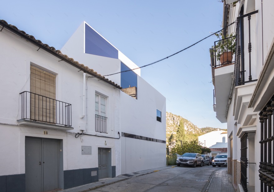 依地势而生的乌布里克单户住宅-1