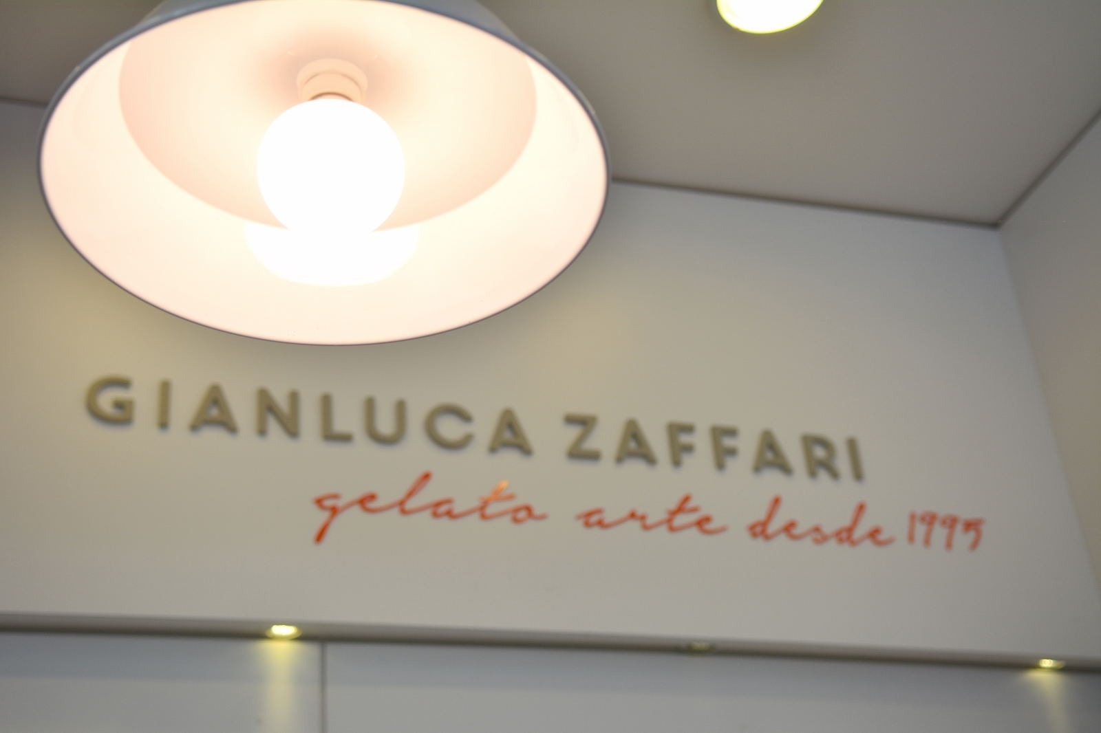 贾恩卢卡·扎法里冰淇淋店-17