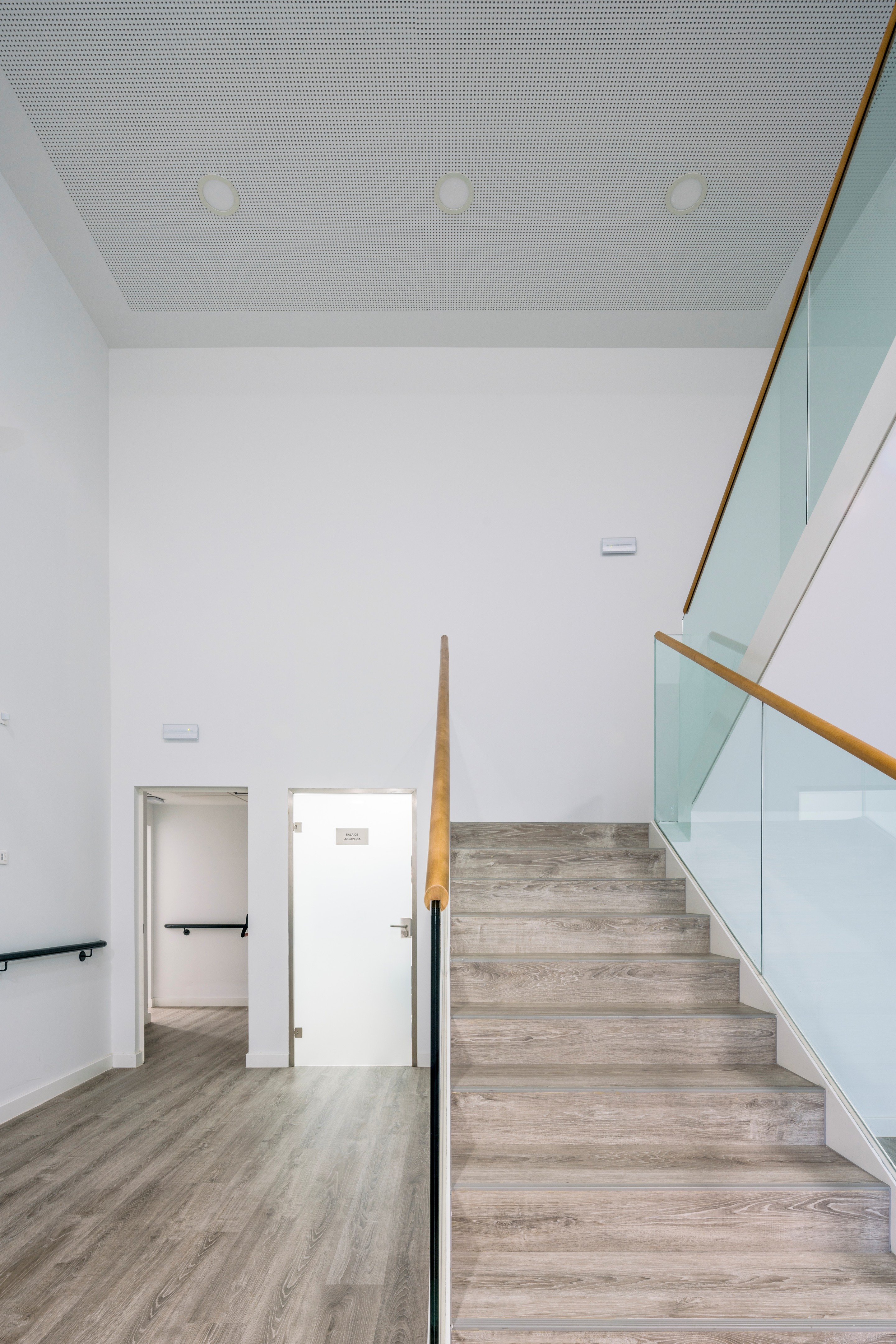 多功能康复中心 · 融入景观的城市医疗空间-23