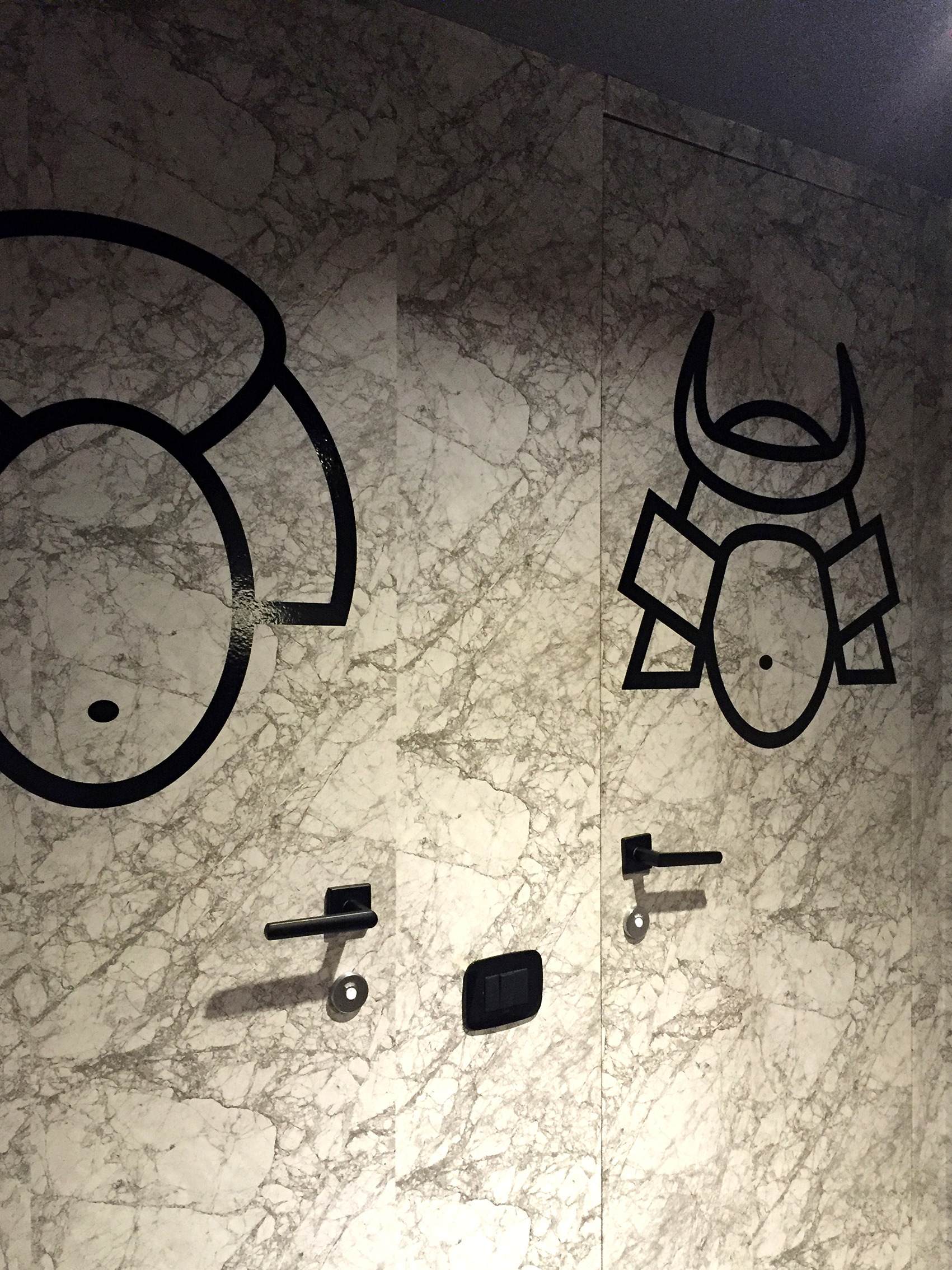 创意纸石纹卫生间，玫瑰金链条瓶架，惊艳的 YUMI 寿司体验-20