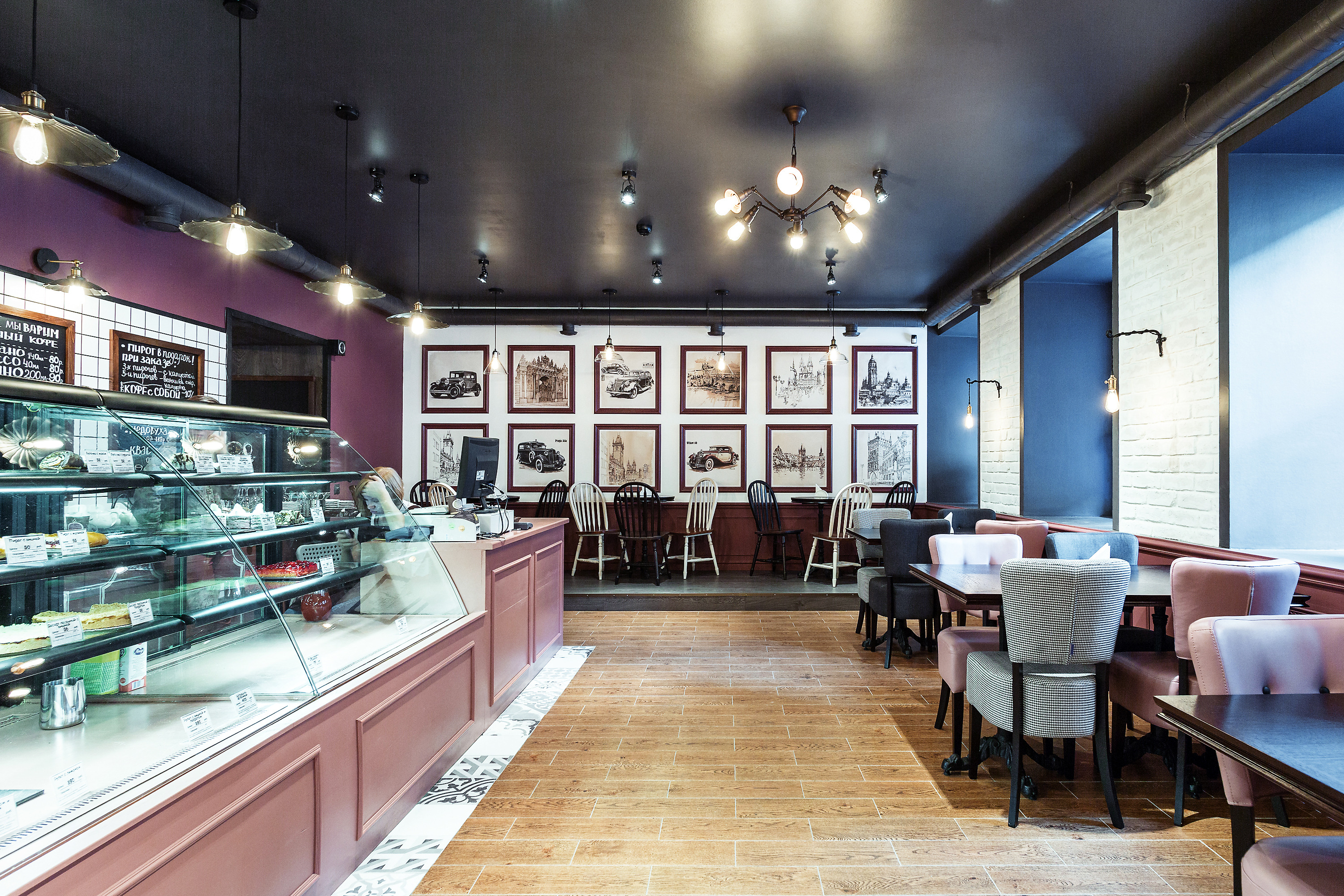 历史砖石与深色调的完美结合，打造温馨咖啡馆空间-1