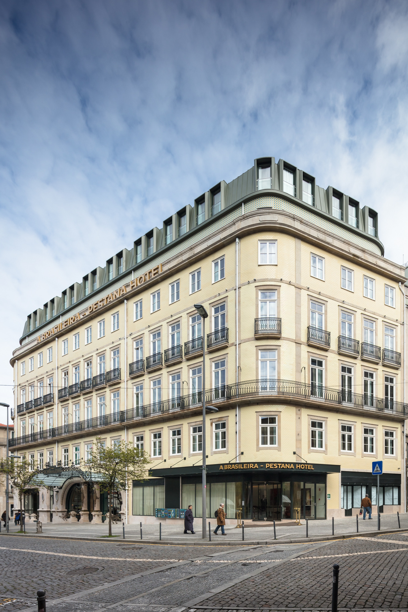 葡萄牙波尔图历史建筑“A Brasileira”酒店的修复与新生-8