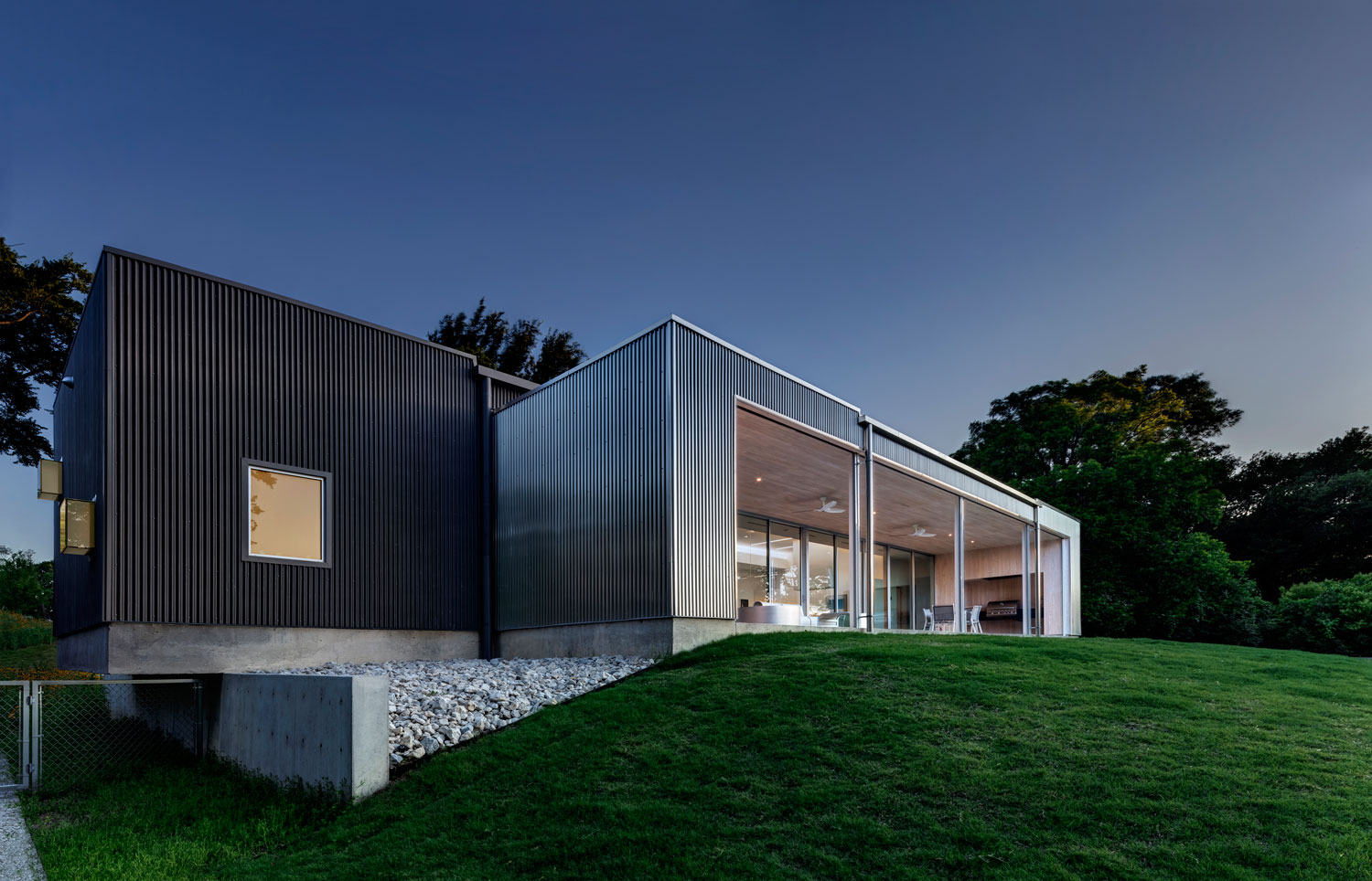 悬崖之上的绿色梦幻家园-18