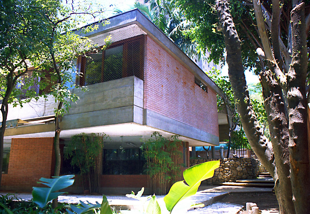 绿意盎然的家庭住宅-18