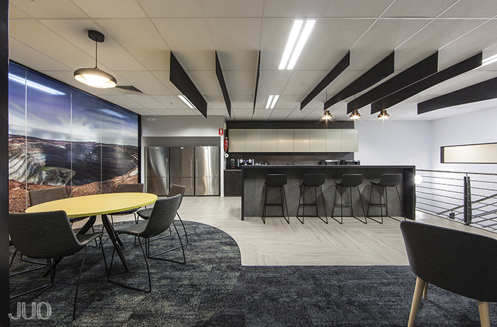 新 mont 矿业公司现代办公室设计,展现历史与发展的故事-1