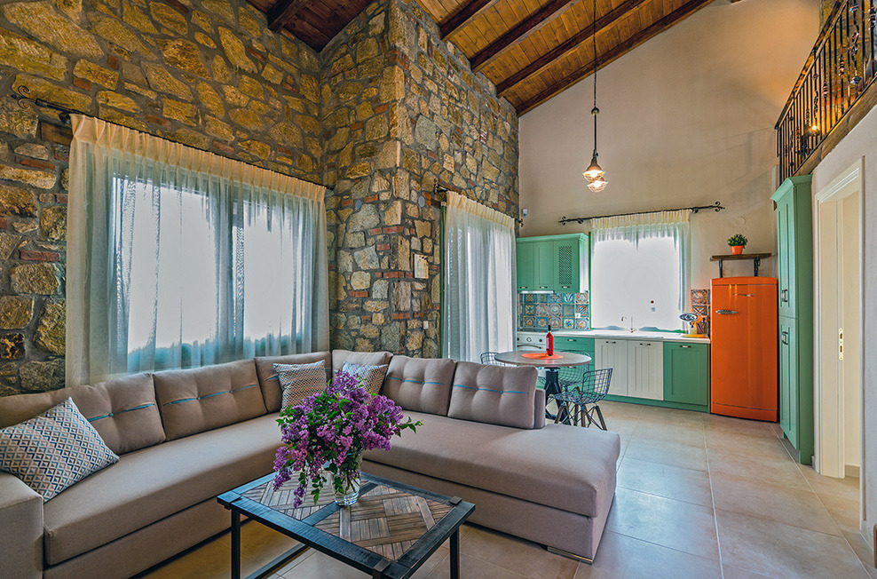 森林海景中的石筑豪华套房-1