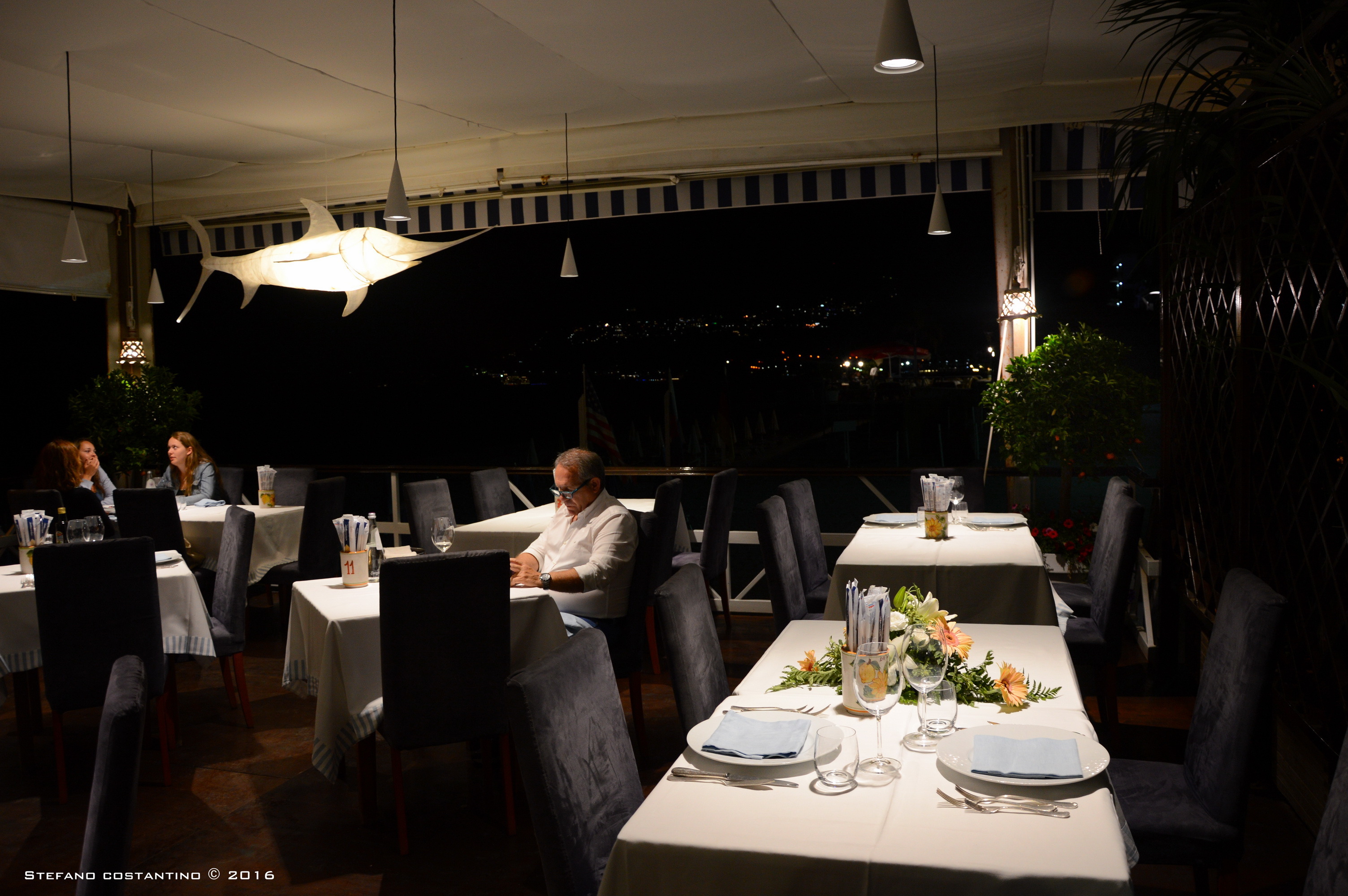 光怪陆离的海底餐厅-4