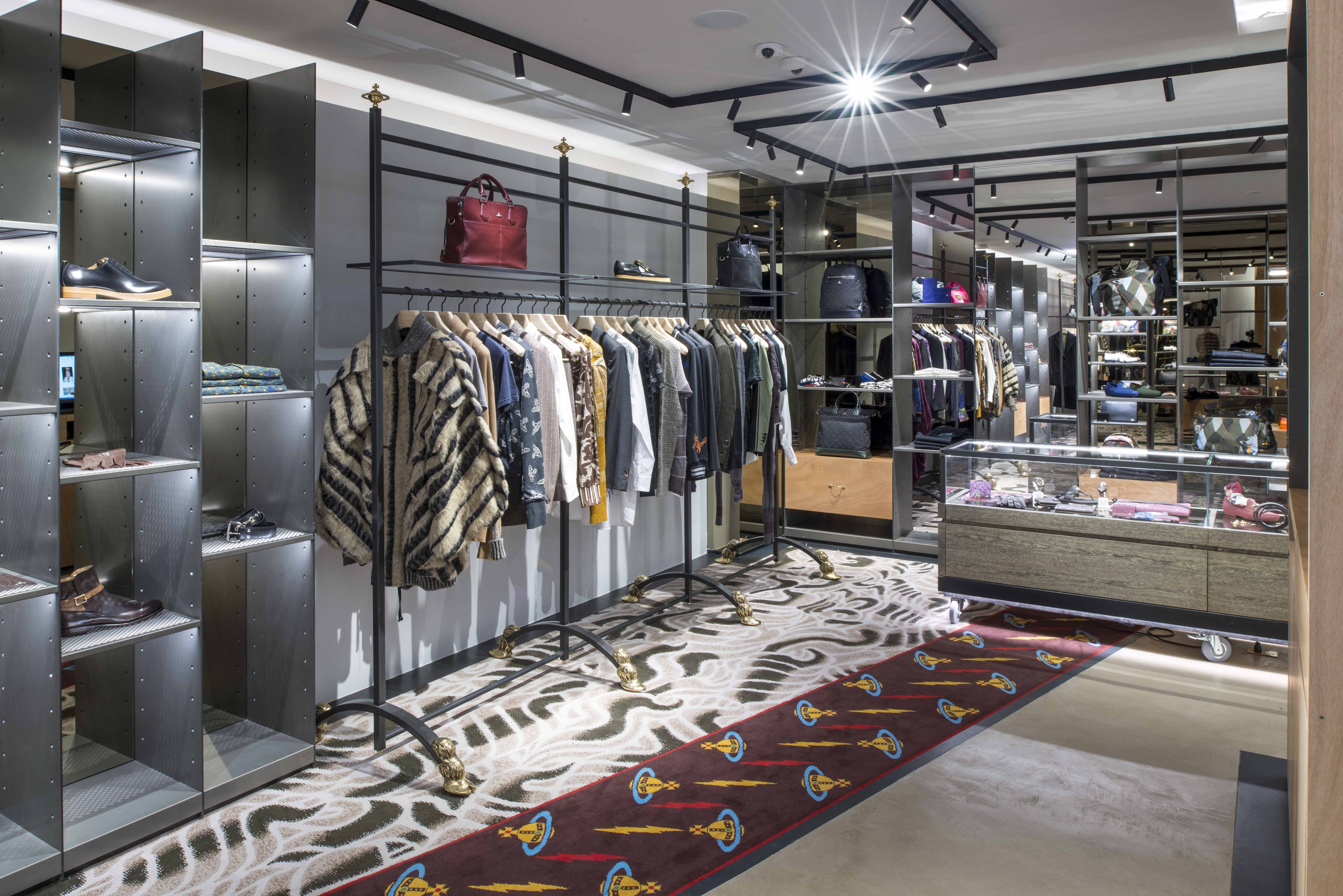 维维安·韦斯特伍德纽约旗舰店 | 工业风与自然的完美融合-4