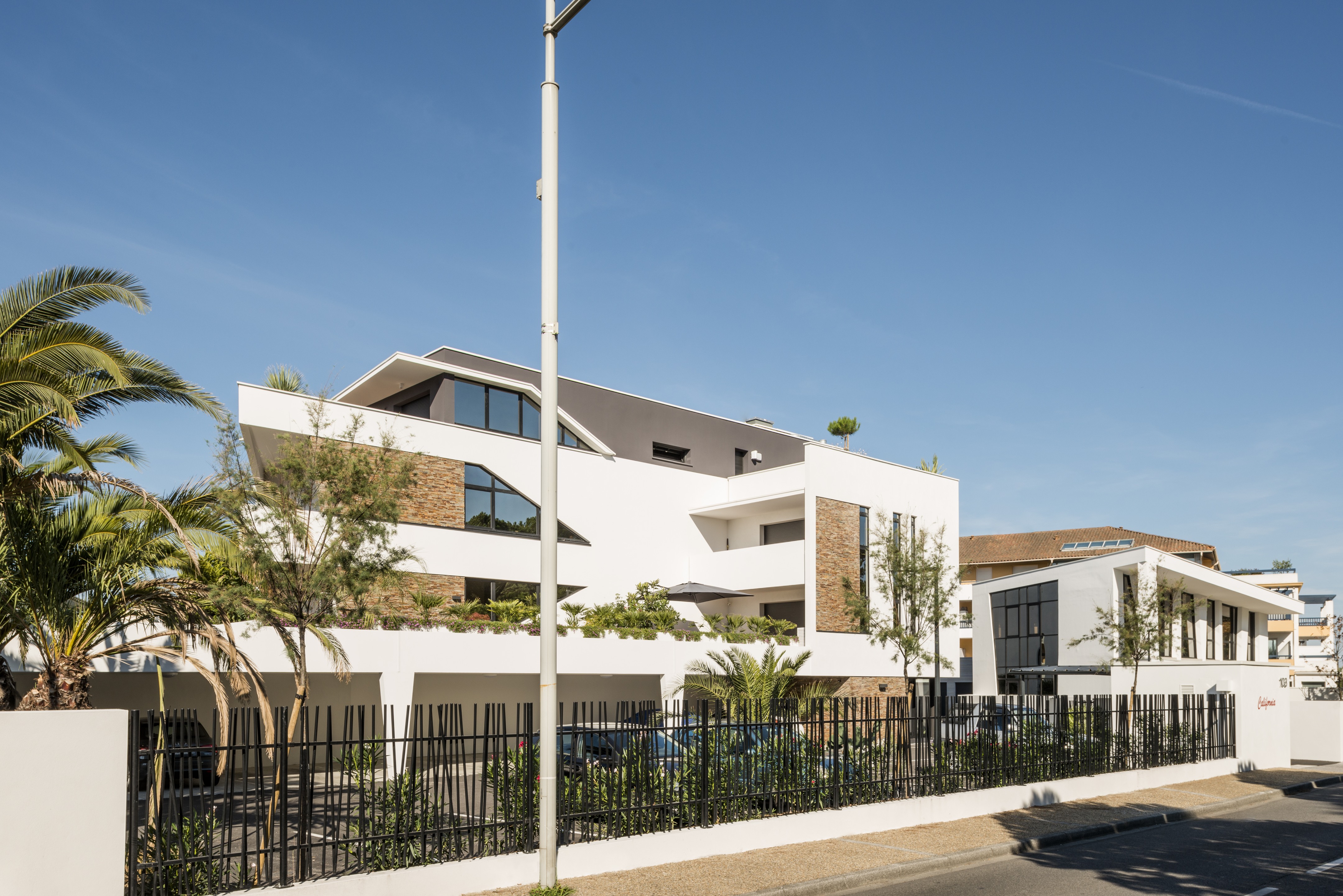 法国安吉特海滨公寓与办公建筑-9