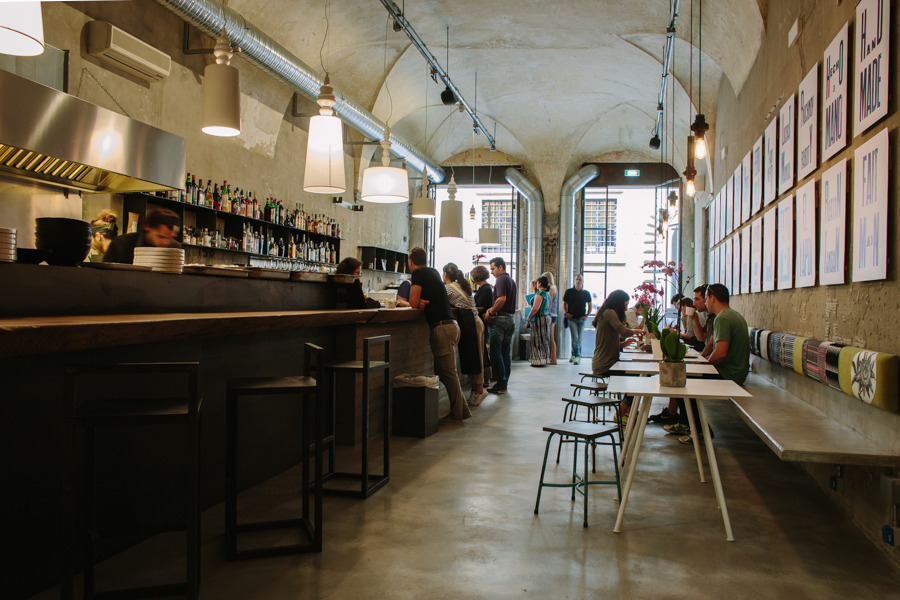 复古韵味与现代设计共融的餐厅空间-18