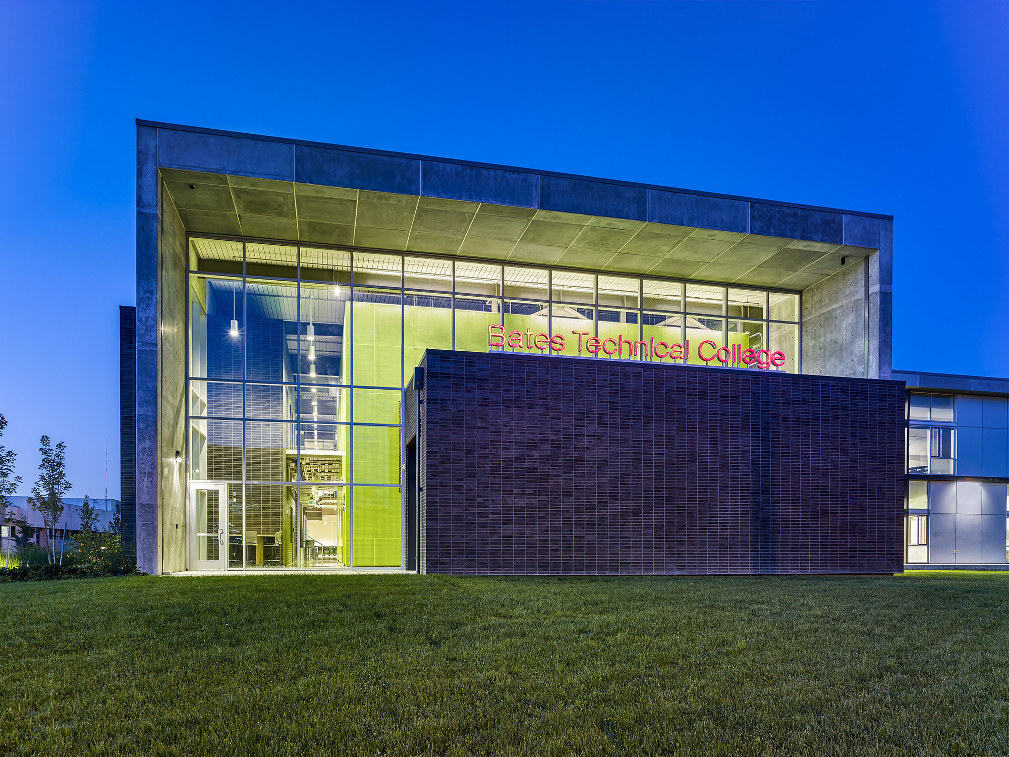 贝茨先进技术中心 | 沉浸式教学空间与透明度设计-5