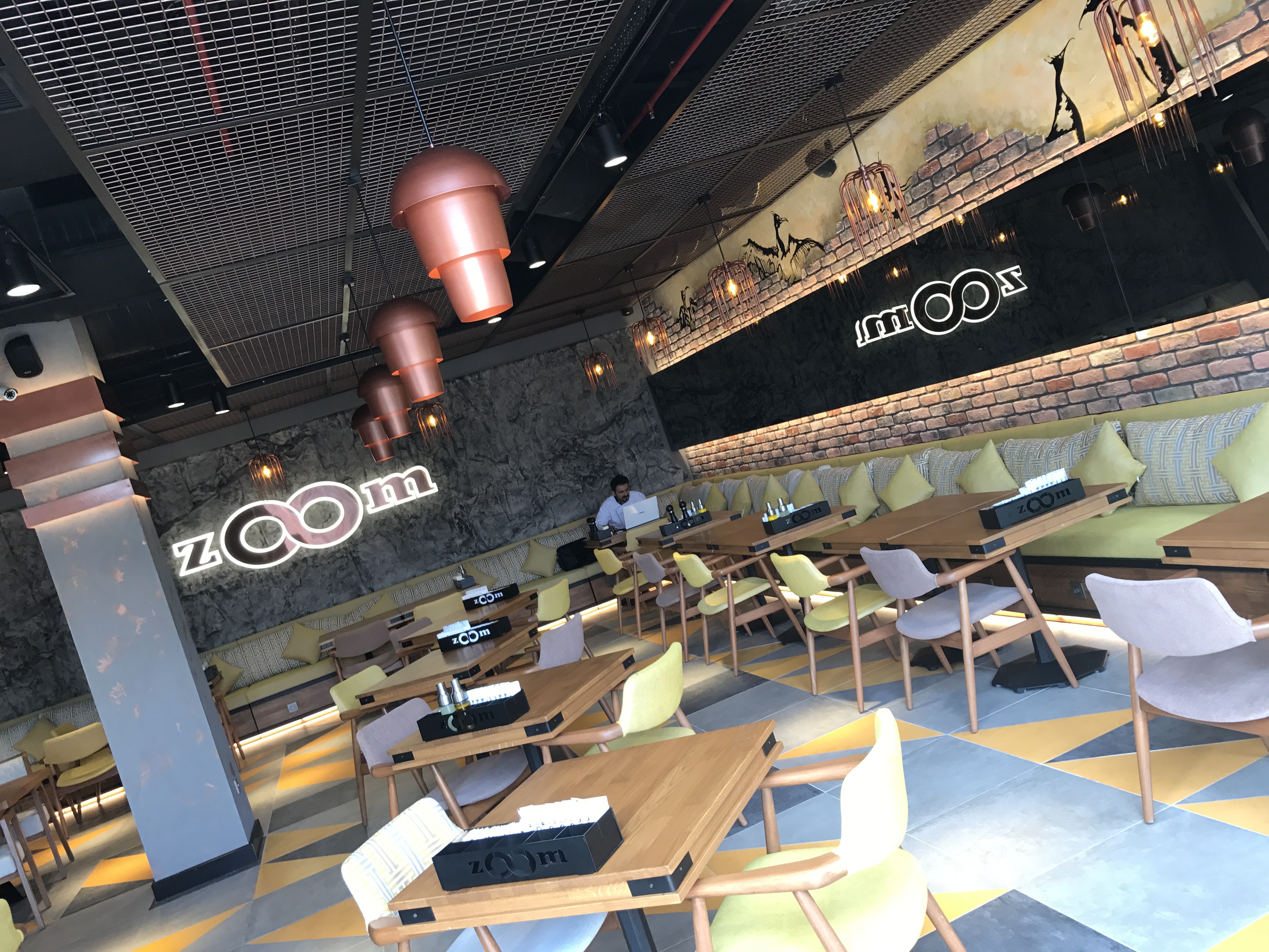 2017 年完成的 ZOOM 咖啡餐厅室内设计案例-45