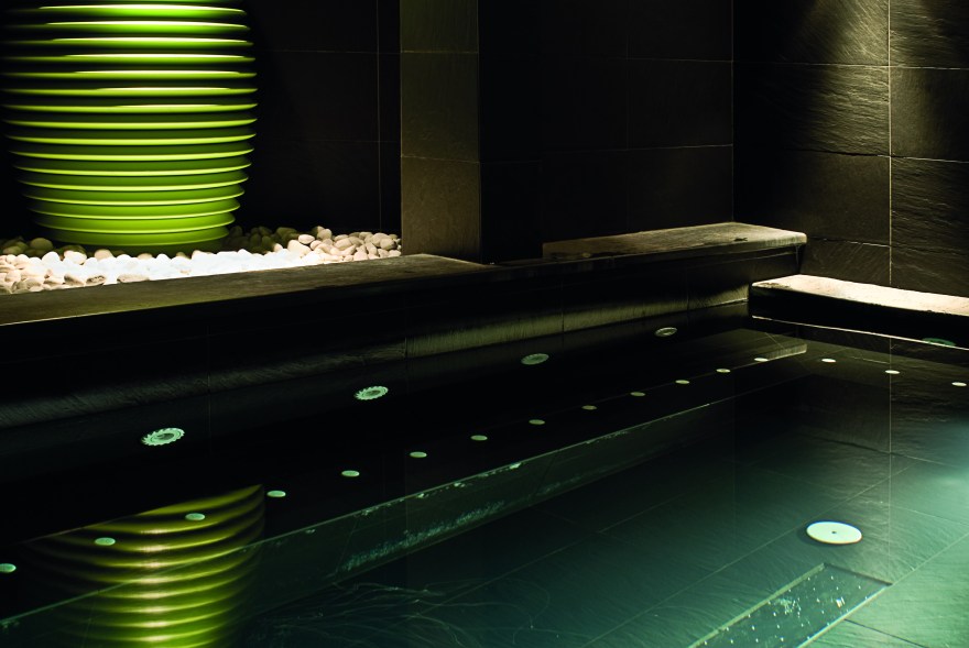 意式运动中心变身水疗 SPA,黑石魅力营造温馨氛围-3