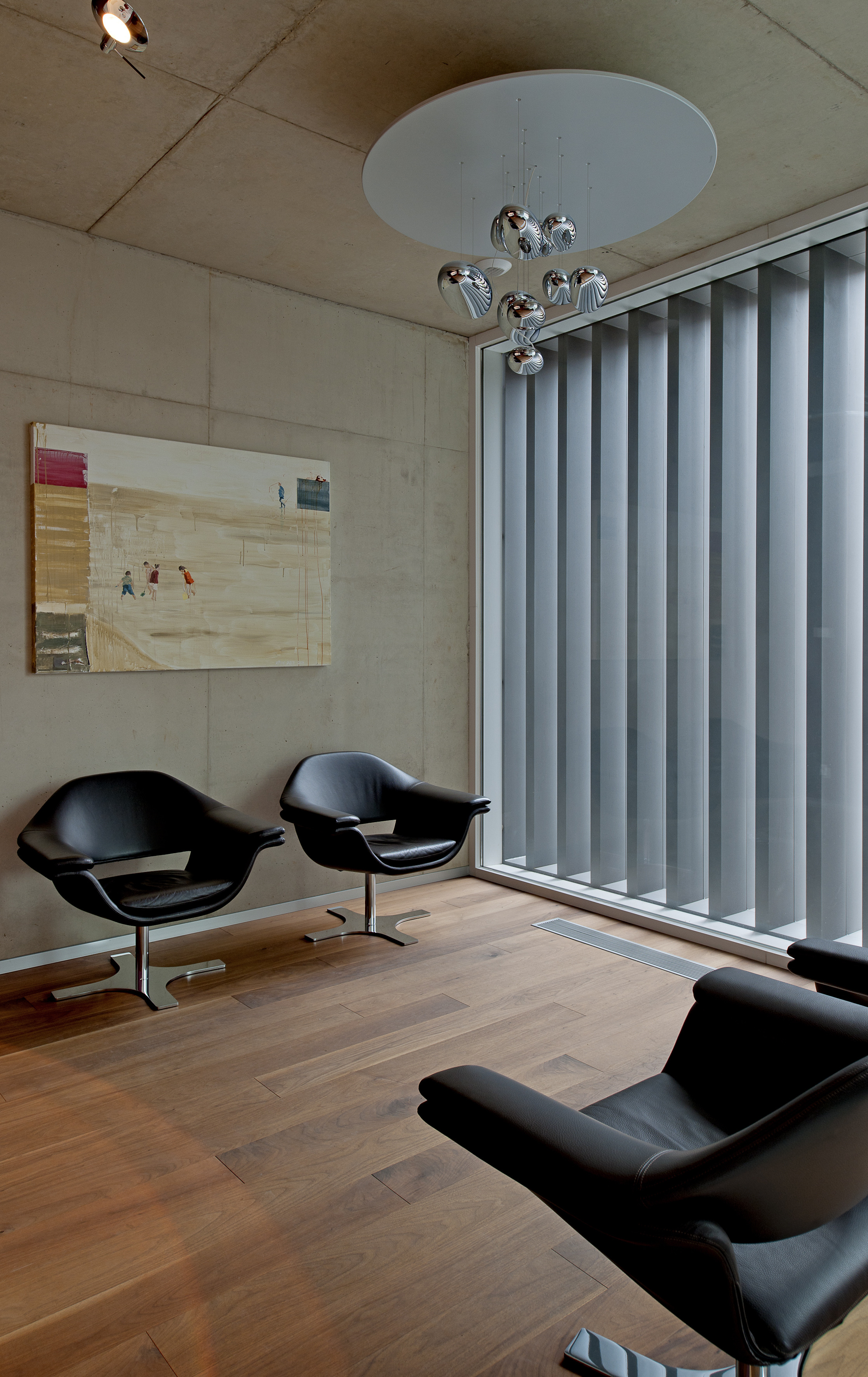 雕塑花园里的牙科诊所-12