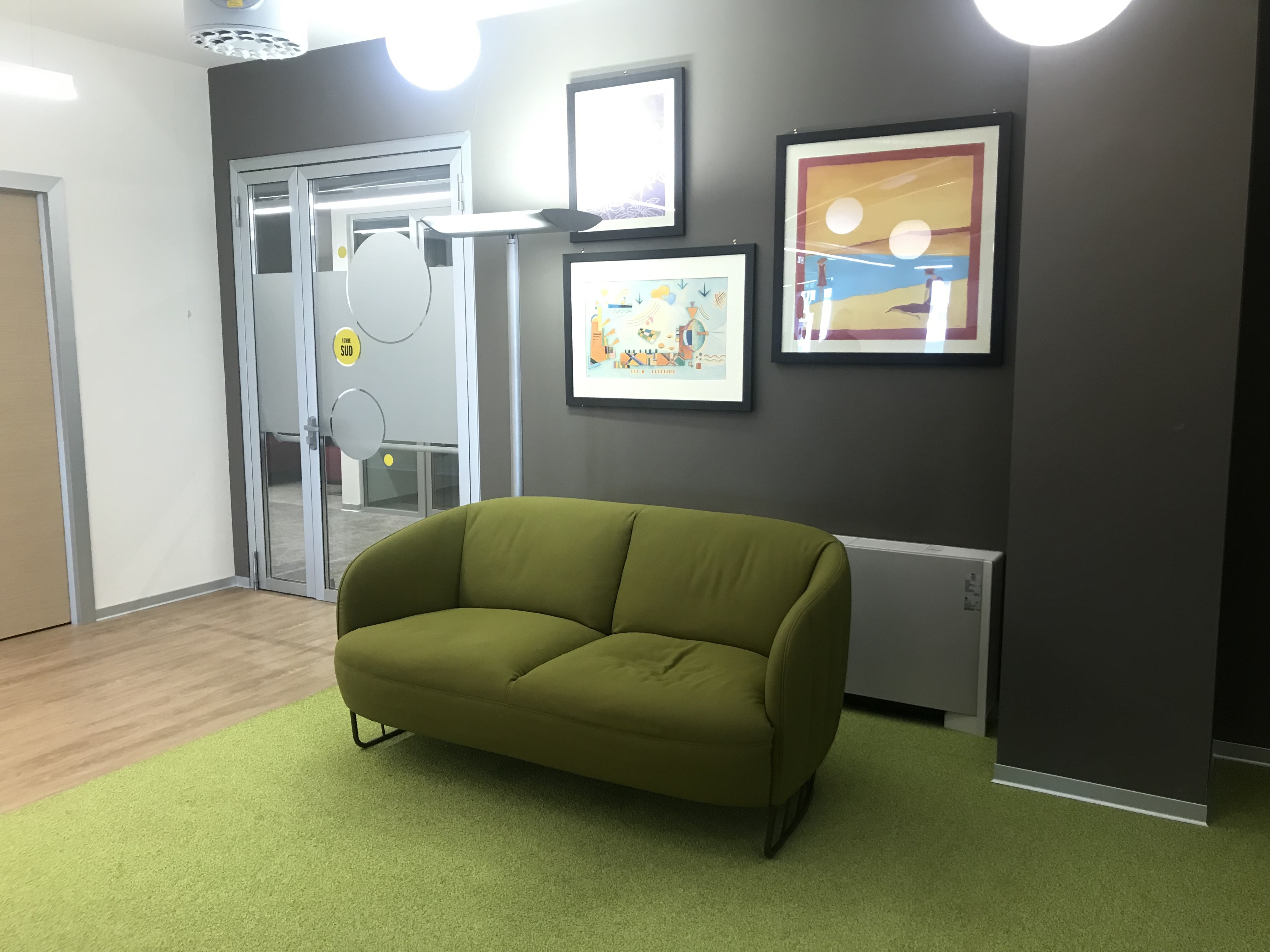 电信公司总部打造高效休闲办公空间-1