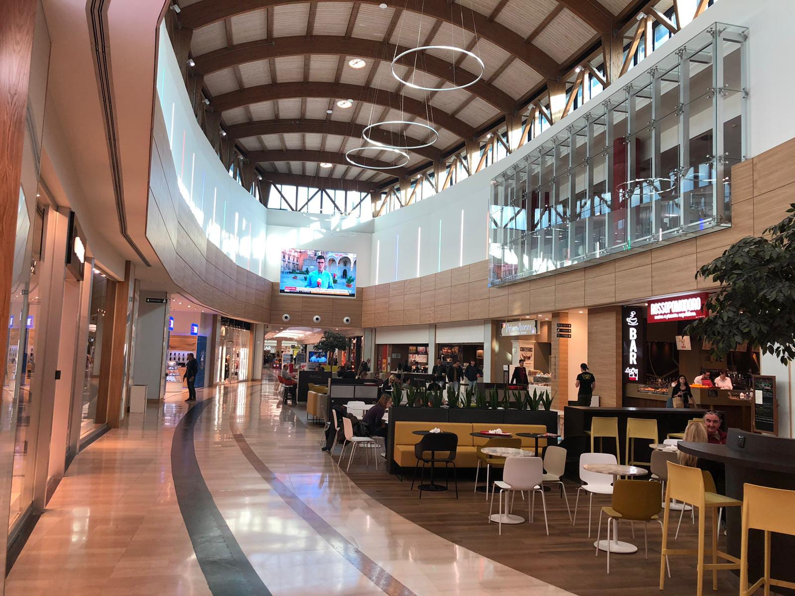 意大利 Perugia 购物中心室内设计案例解析-5