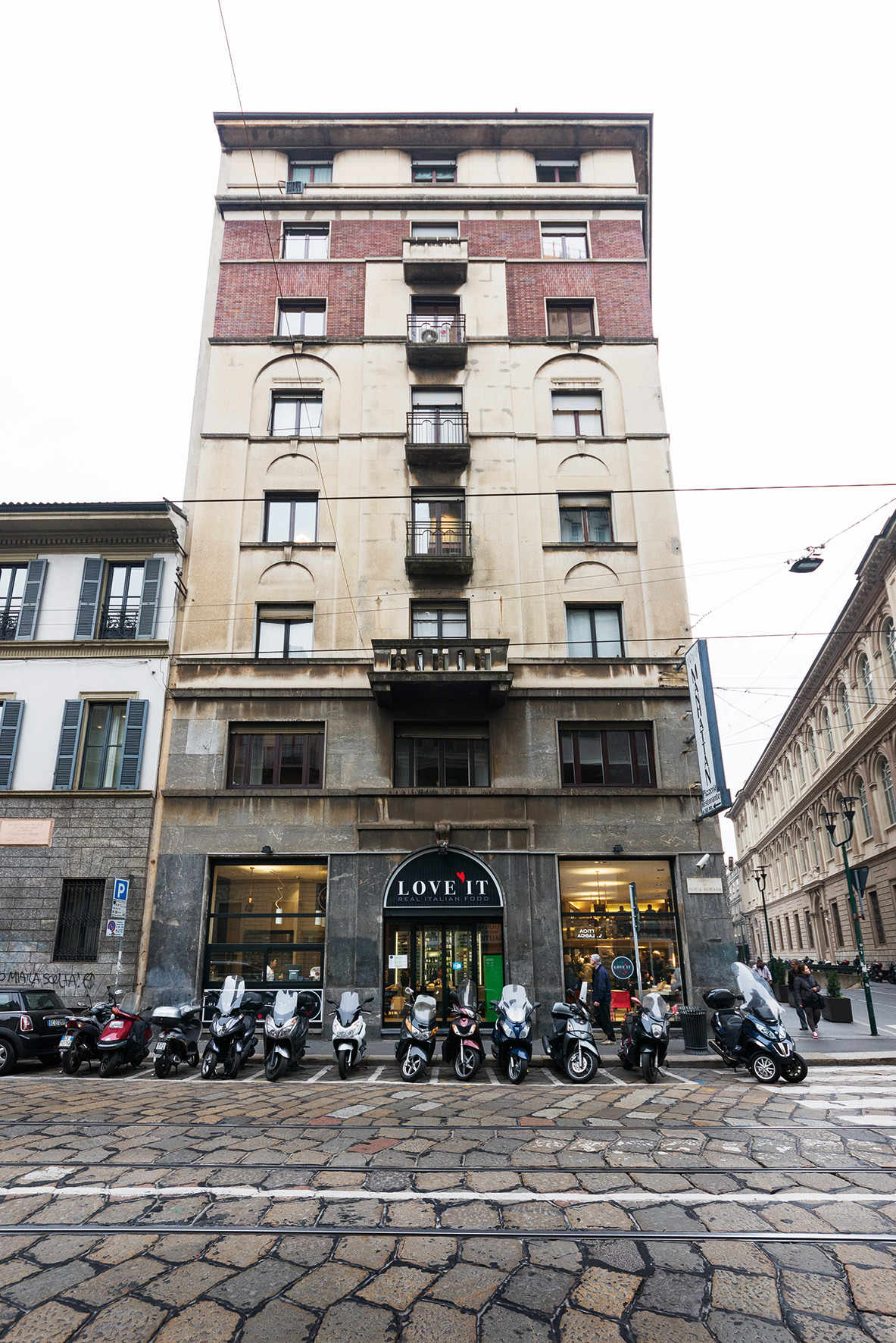 米兰“Love it”旗舰店,美食体验的室内设计盛宴-36