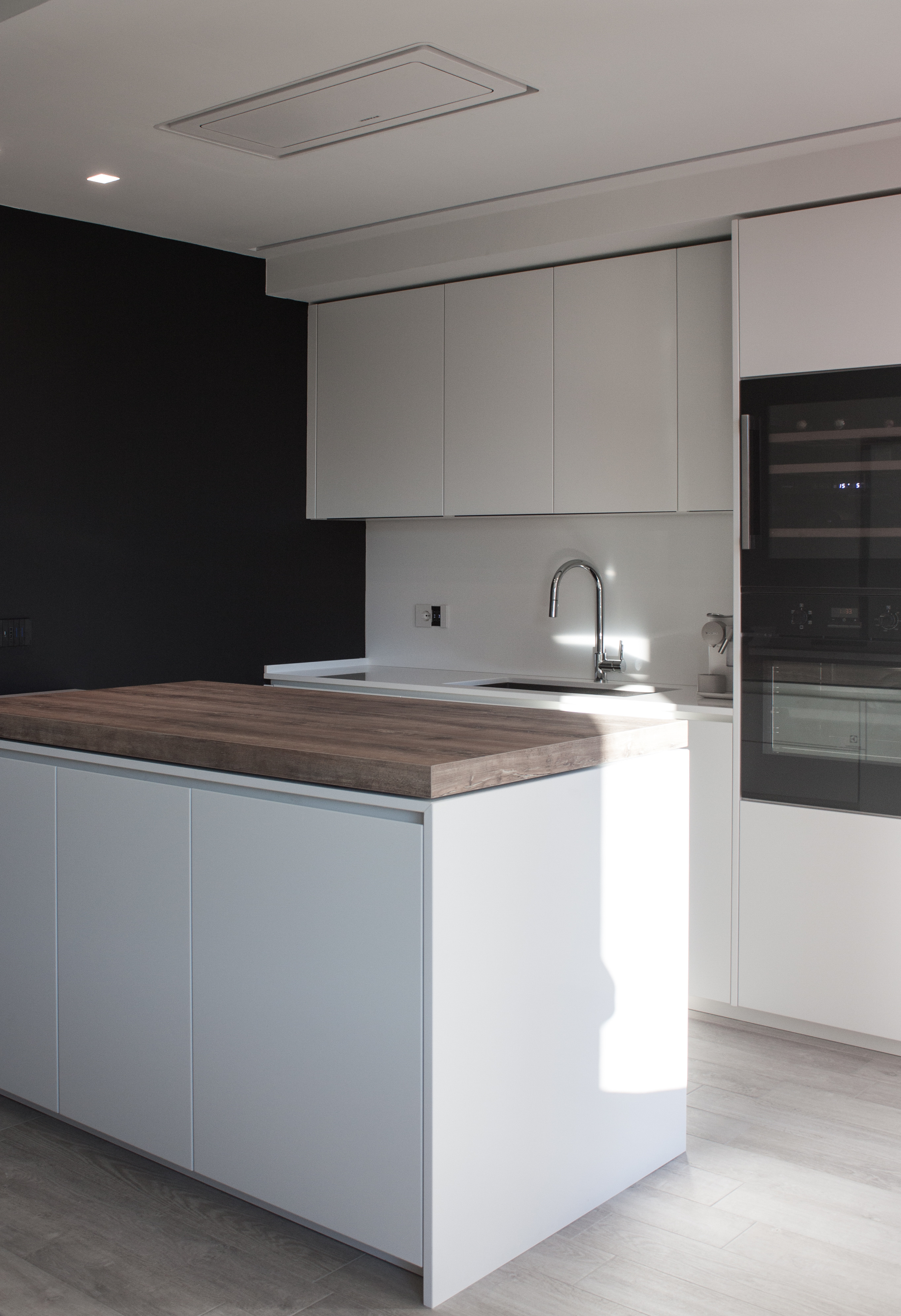 CASA 0138 现代公寓设计 | 开放式厨房与透明浴室成焦点-5