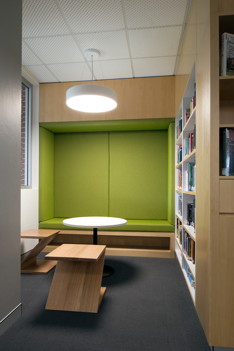 三一文法学校霍尔特信息中心和图书馆-6