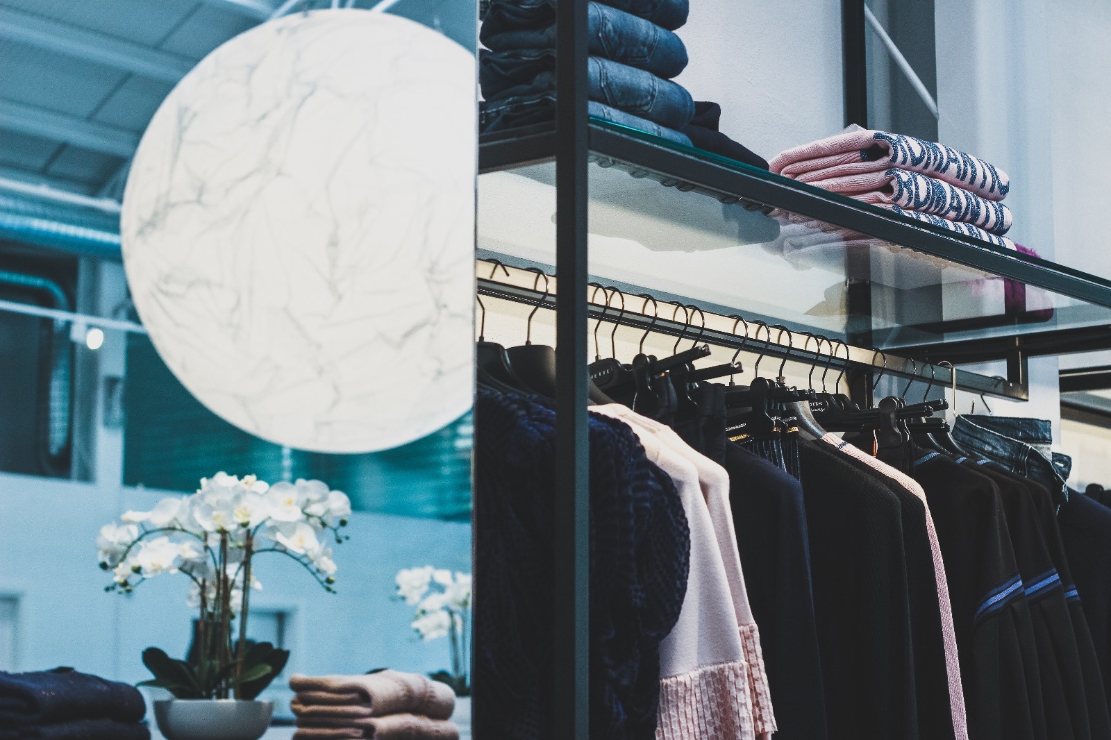 废弃工业建筑的时尚变身——Ghelfi 服装店室内设计-8