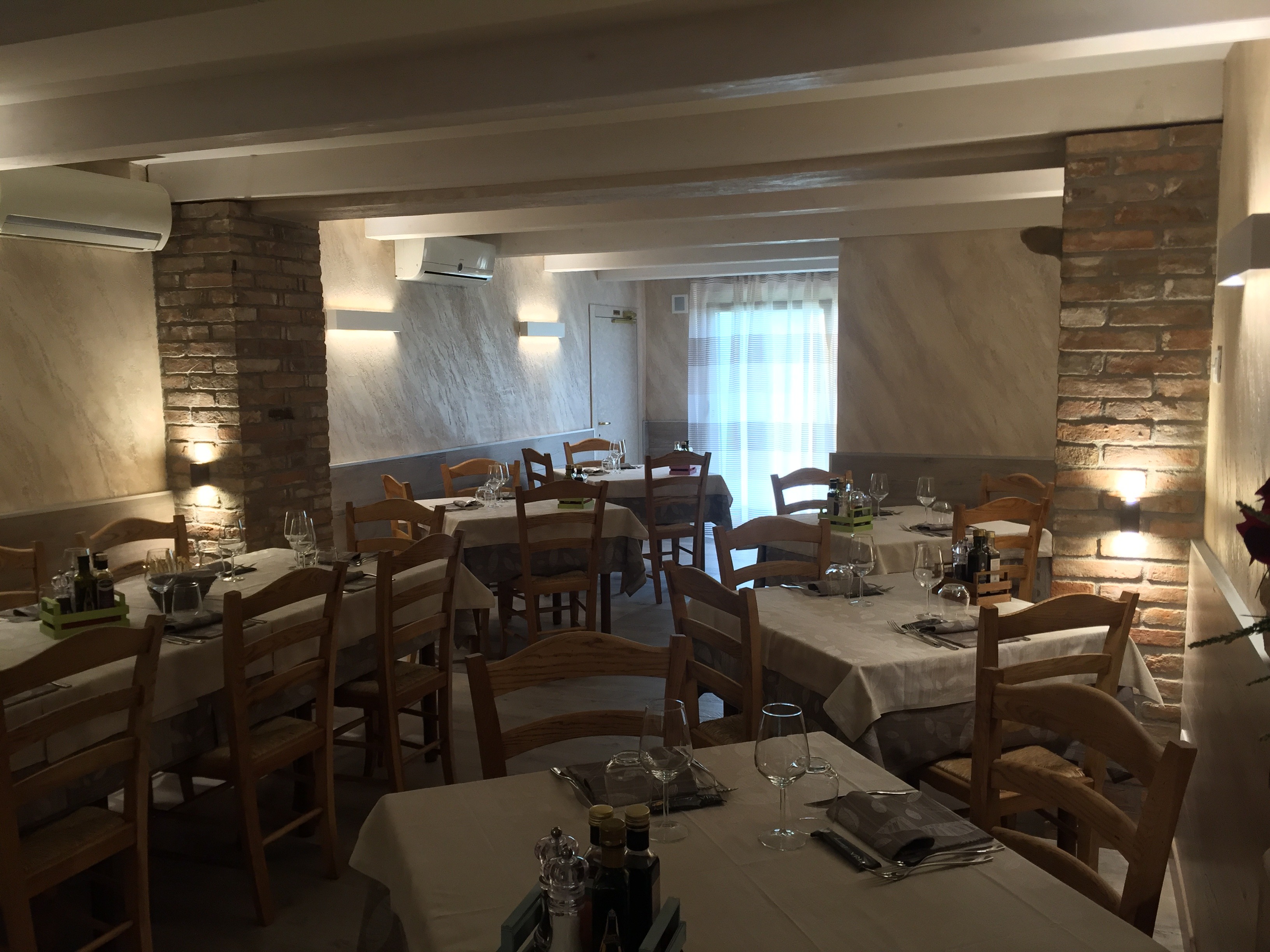 复古与现代的完美结合——意大利 Trattoria Da Giulia 餐厅设计-25