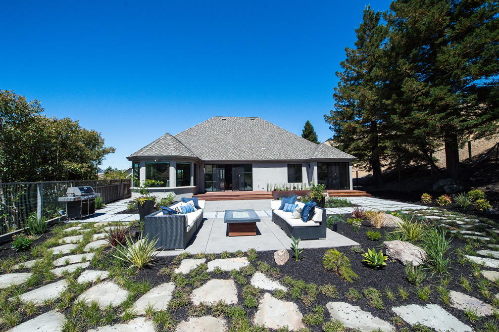 加州 Irvine 现代景观设计 | 混凝土火炉、耐旱植物、ipe 木 deck-6