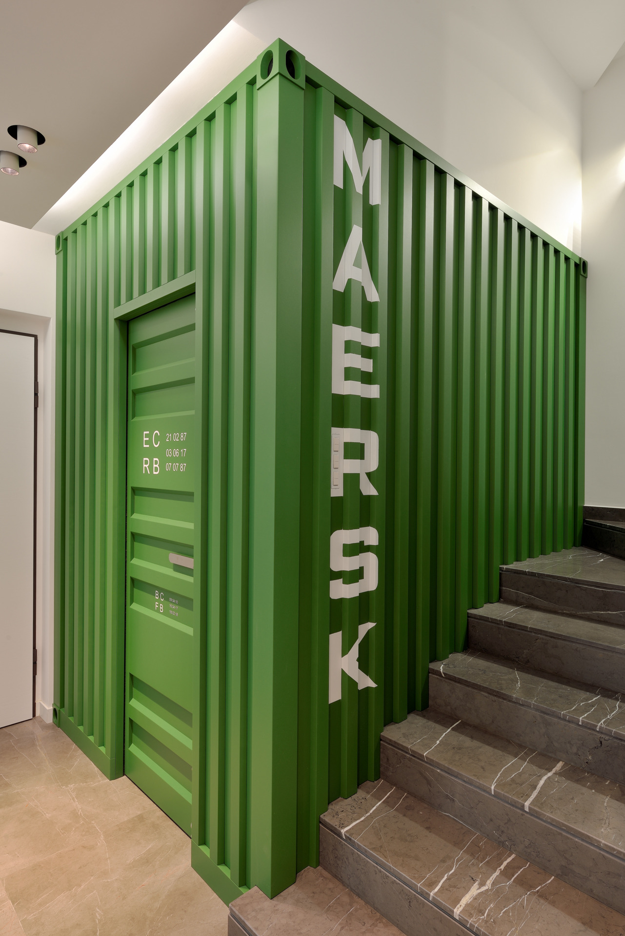 意式风情三层楼别墅设计-4