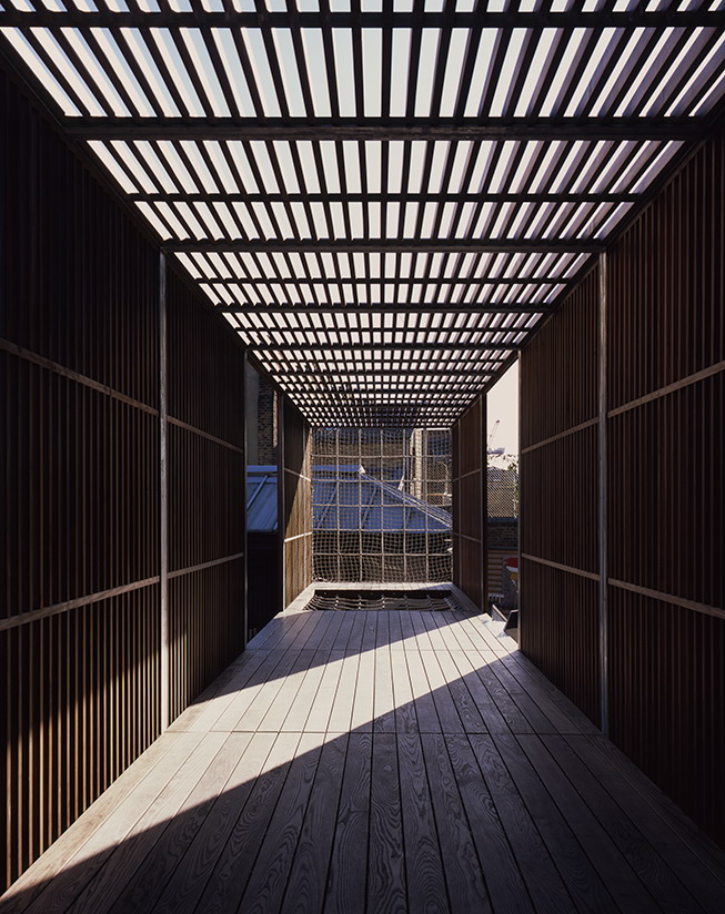 伦敦 Chisenhale 小学空中游乐场 | 创新设计,激发儿童创造力-2