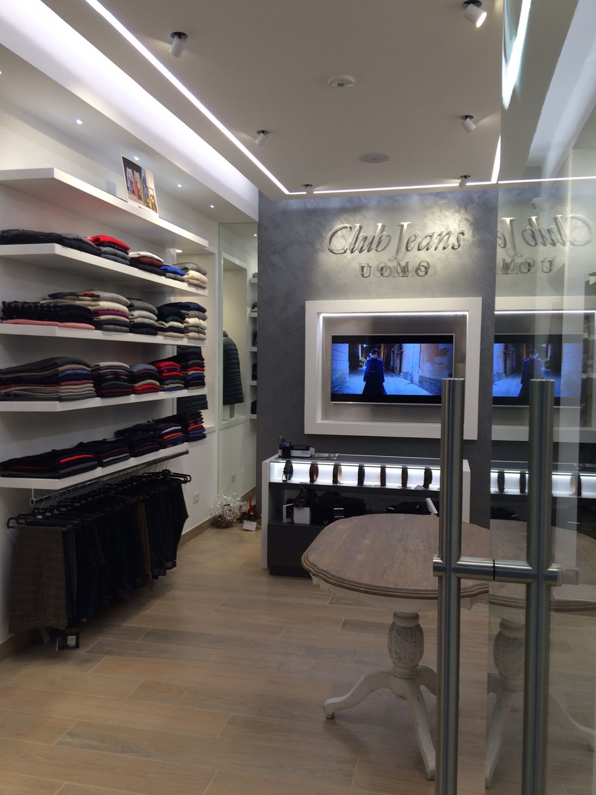 Club Jeans Uomo 照明设计-41