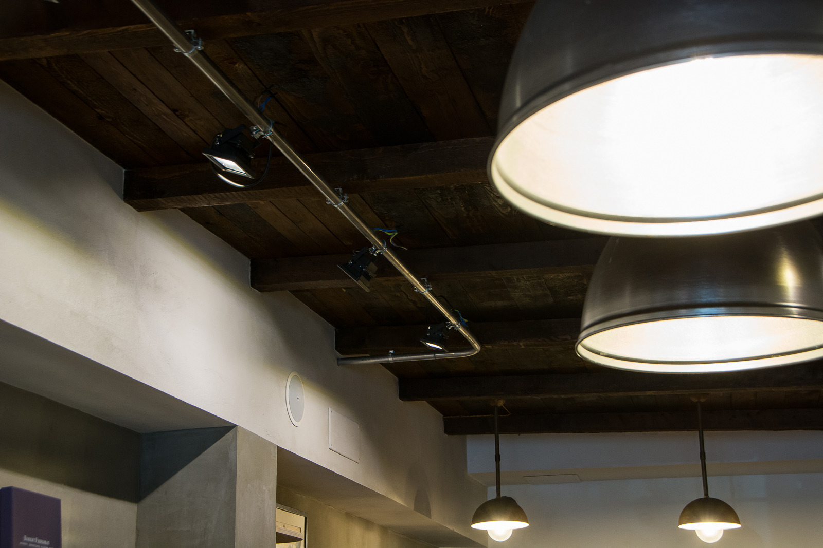 罗马北部绿意盎然的高端服装店-12