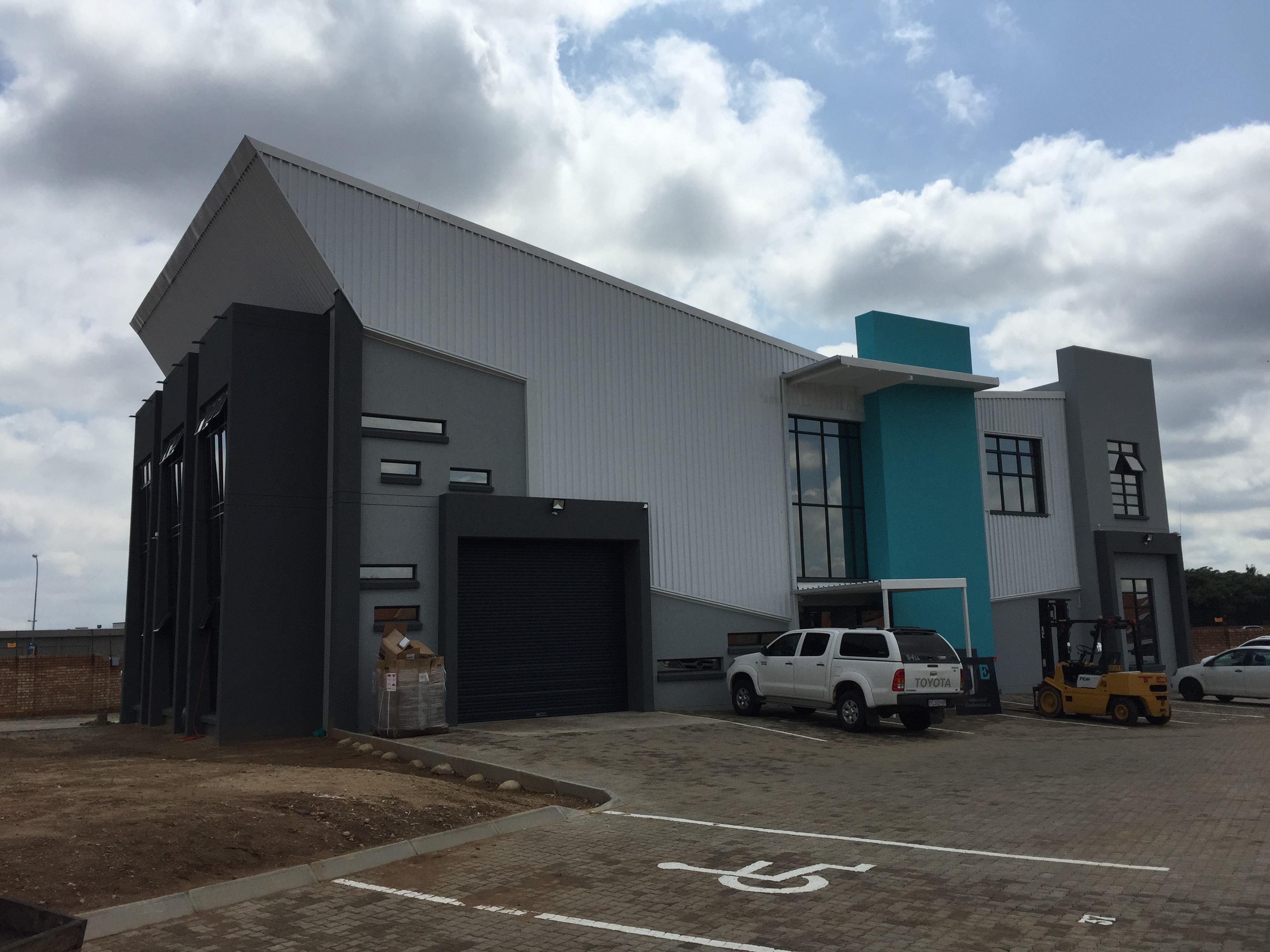 2016 年工业办公楼设计 | 潮流与功能的完美结合-5