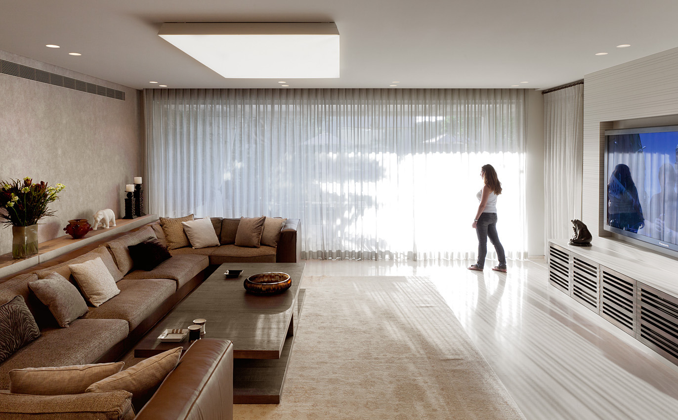 金光璀璨的家庭娱乐室-17