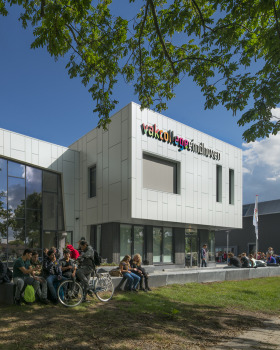 荷兰 Eindhoven 中学重建项目